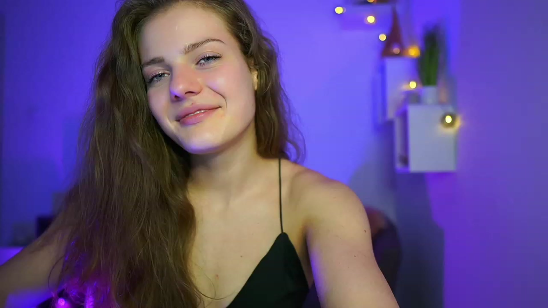 Gallery image thumbnail from Elly_Malkova_'s myfreecams stream on, 06/02/2023, 20:01 image 7 of 20