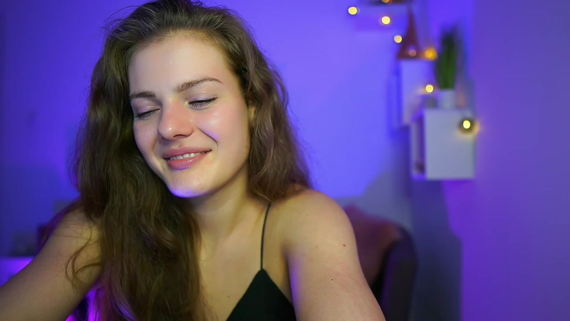 Gallery image thumbnail from Elly_Malkova_'s myfreecams stream on, 06/02/2023, 21:12 image 2 of 20