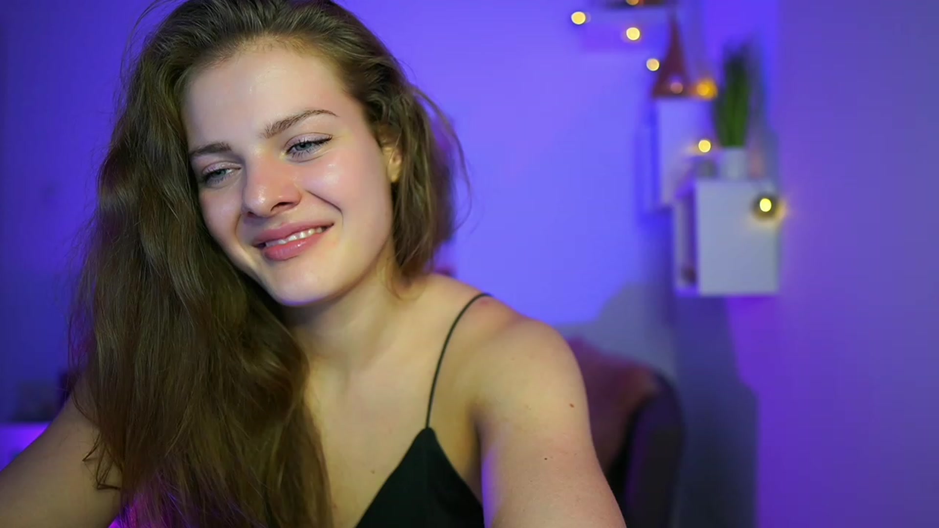 Gallery image thumbnail from Elly_Malkova_'s myfreecams stream on, 06/02/2023, 21:12 image 17 of 20