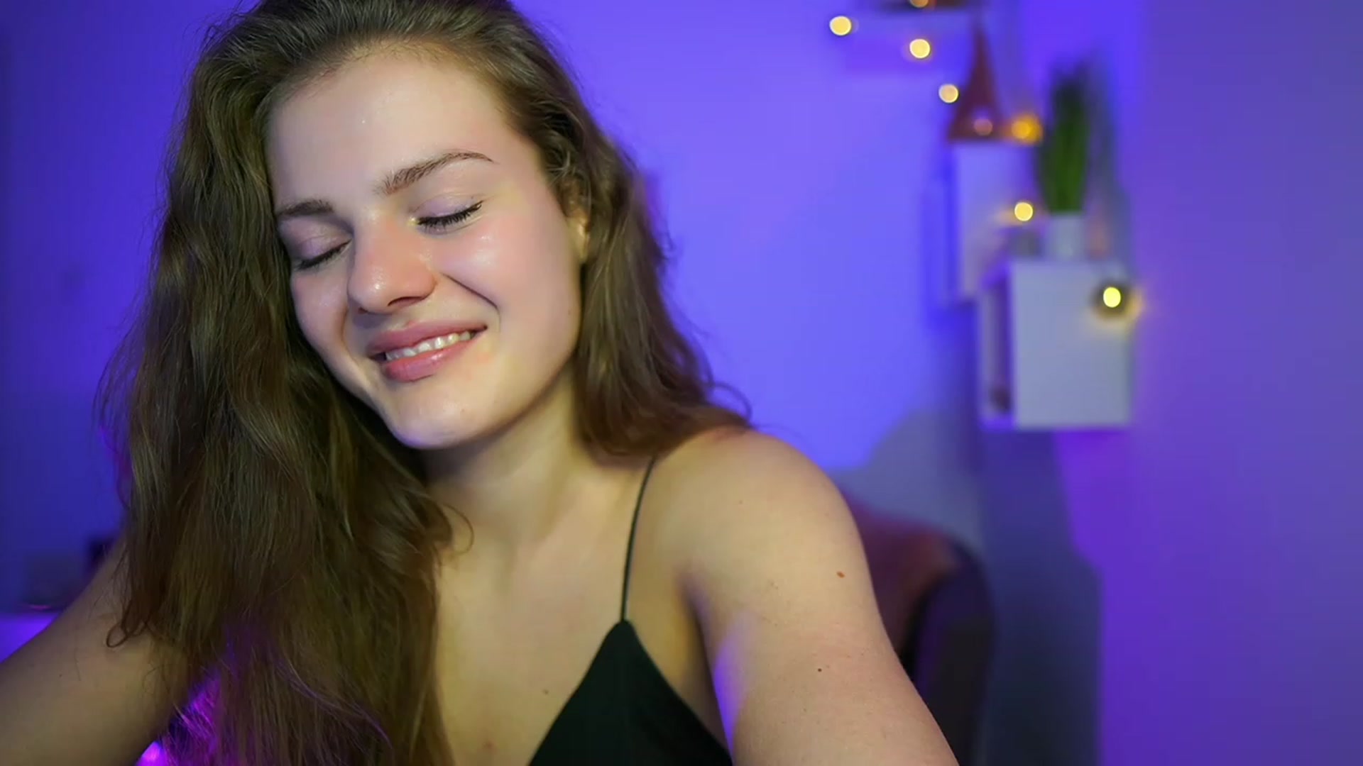 Gallery image thumbnail from Elly_Malkova_'s myfreecams stream on, 06/02/2023, 21:12 image 10 of 20