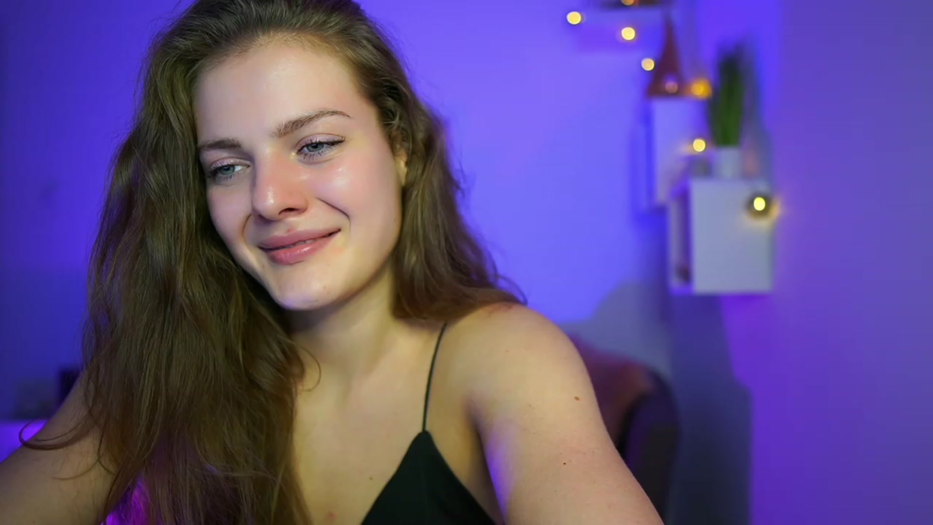 Gallery image thumbnail from Elly_Malkova_'s myfreecams stream on, 06/02/2023, 21:12 image 12 of 20