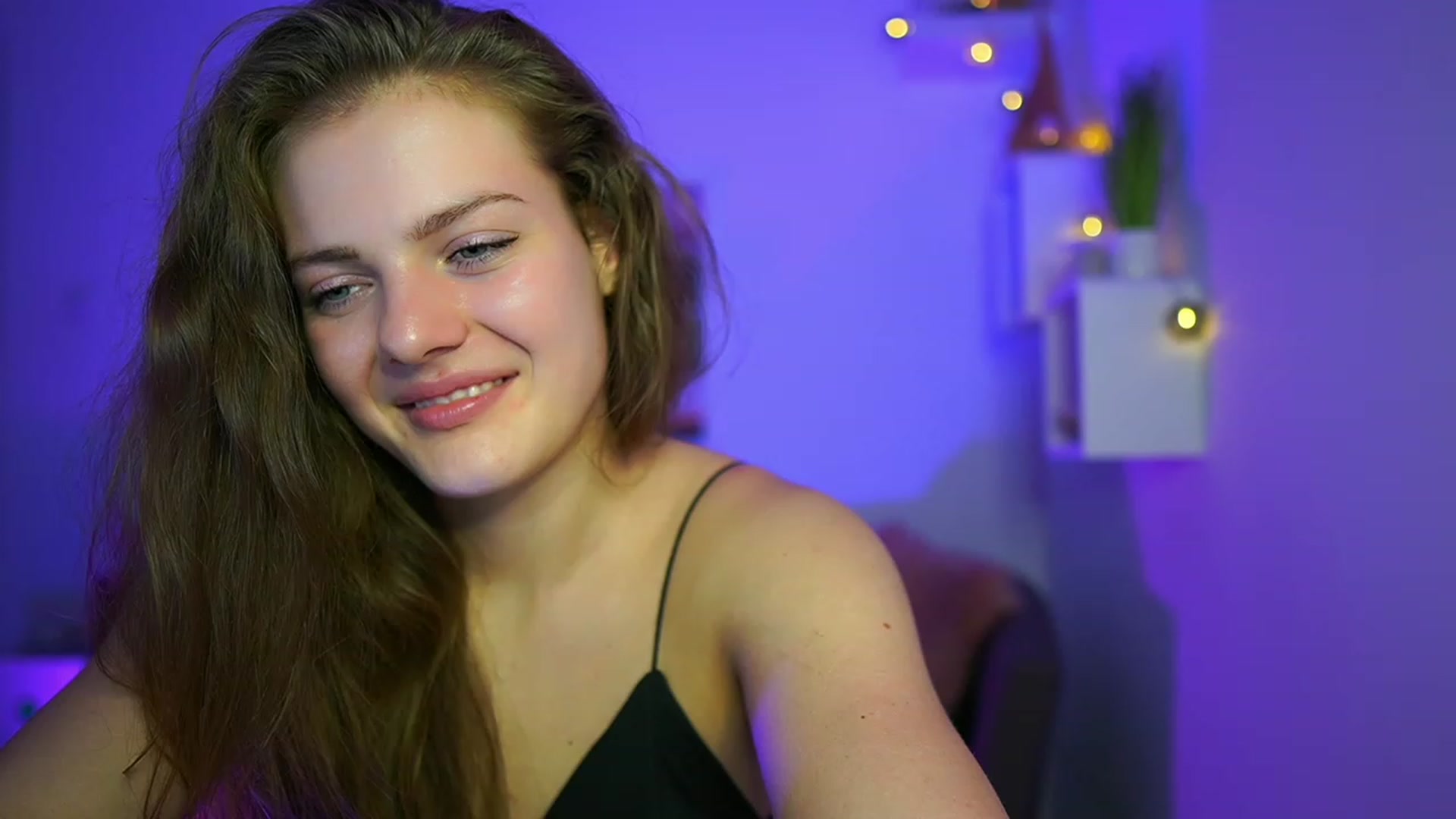Gallery image thumbnail from Elly_Malkova_'s myfreecams stream on, 06/02/2023, 21:12 image 18 of 20
