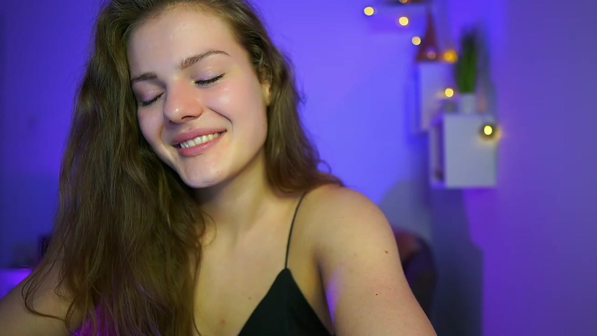 Gallery image thumbnail from Elly_Malkova_'s myfreecams stream on, 06/02/2023, 21:12 image 9 of 20