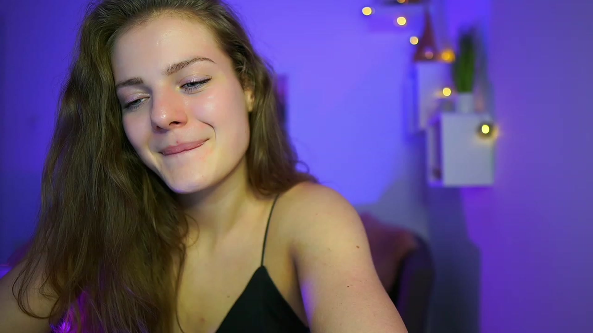 Gallery image thumbnail from Elly_Malkova_'s myfreecams stream on, 06/02/2023, 21:12 image 8 of 20