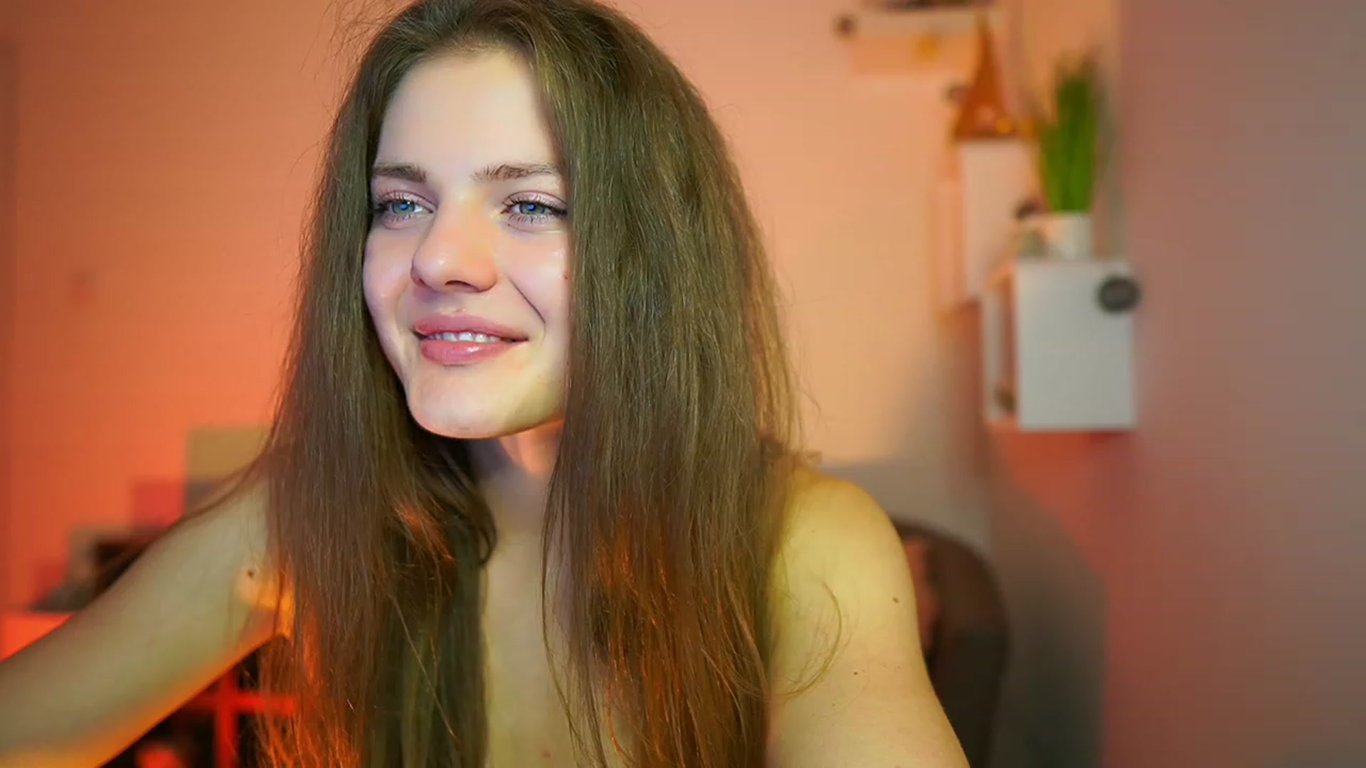 Gallery image thumbnail from Elly_Malkova_'s myfreecams stream on, 06/04/2023, 23:14 image 15 of 20