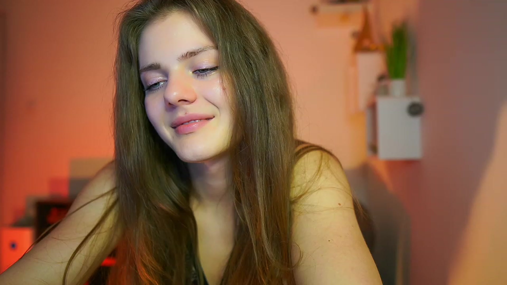 Gallery image thumbnail from Elly_Malkova_'s myfreecams stream on, 06/04/2023, 23:14 image 7 of 20