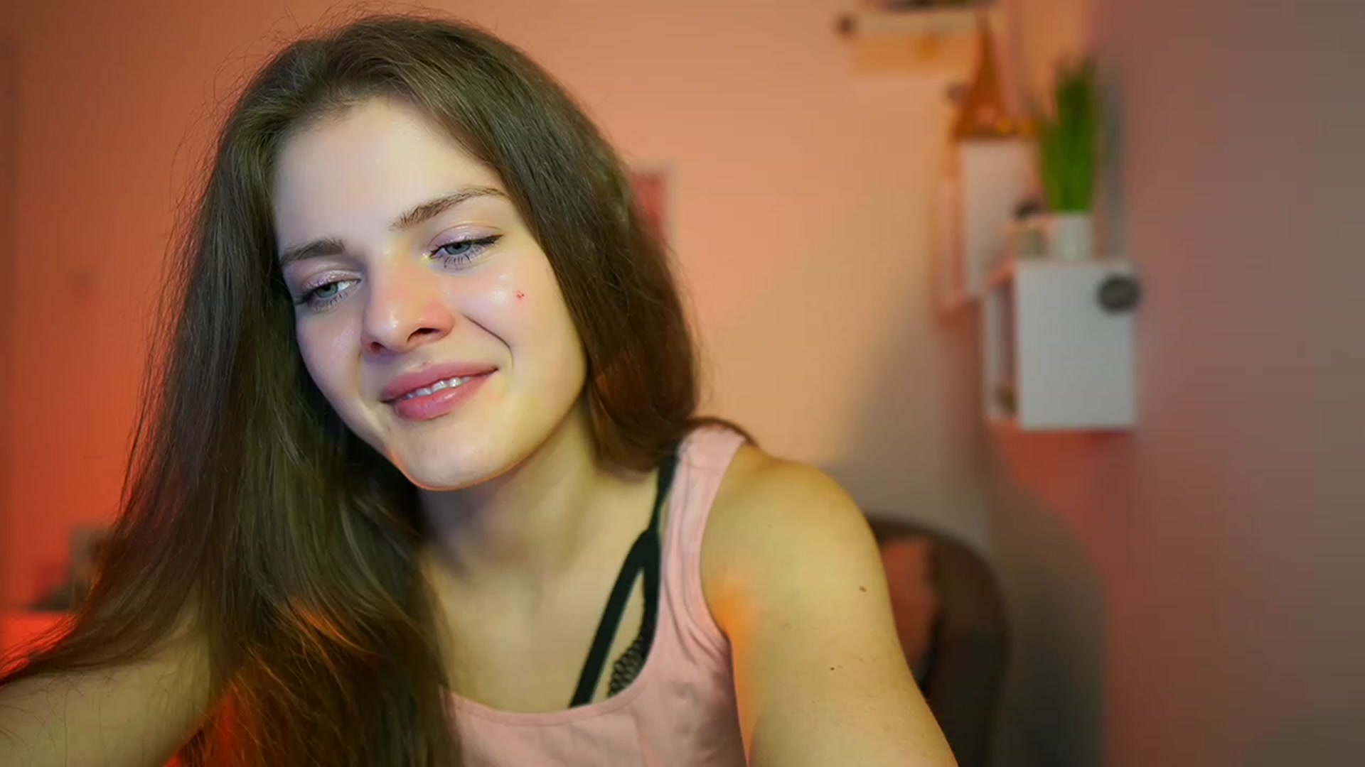Gallery image thumbnail from Elly_Malkova_'s myfreecams stream on, 06/04/2023, 23:14 image 2 of 20