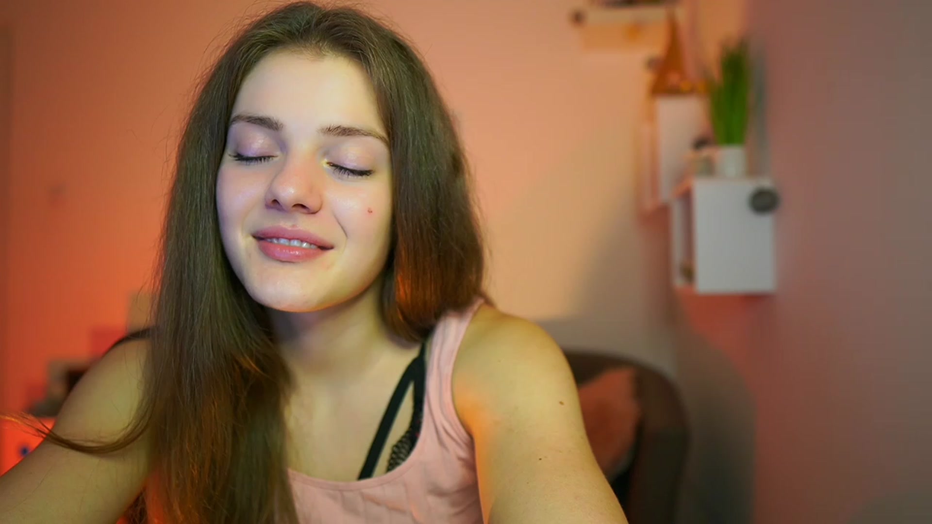 Gallery image thumbnail from Elly_Malkova_'s myfreecams stream on, 06/04/2023, 23:14 image 3 of 20