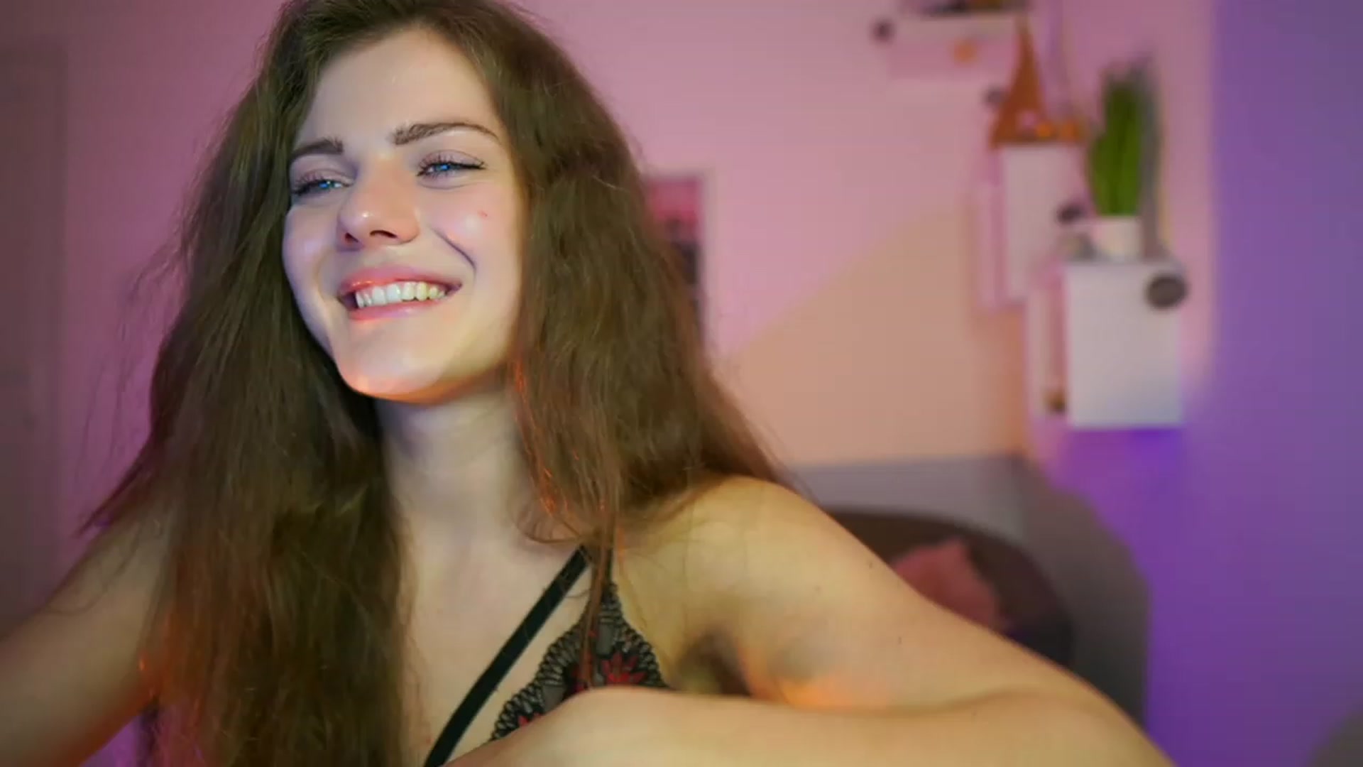 Gallery image thumbnail from Elly_Malkova_'s myfreecams stream on, 06/06/2023, 20:09 image 19 of 20