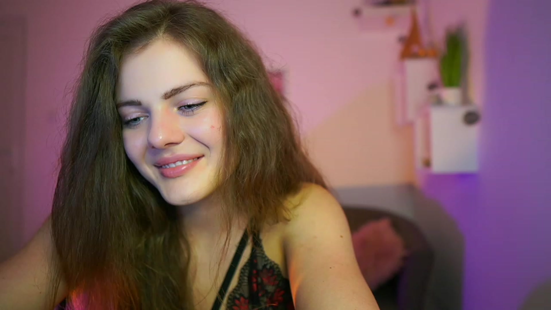 Gallery image thumbnail from Elly_Malkova_'s myfreecams stream on, 06/06/2023, 20:09 image 18 of 20
