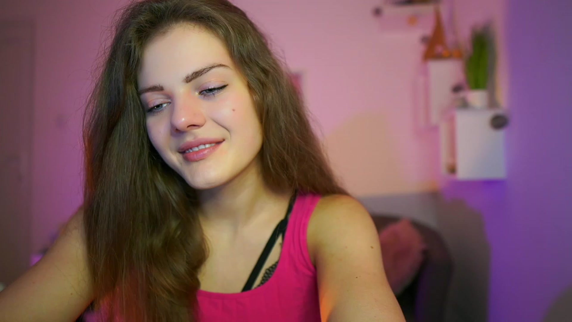 Gallery image thumbnail from Elly_Malkova_'s myfreecams stream on, 06/06/2023, 20:09 image 3 of 20