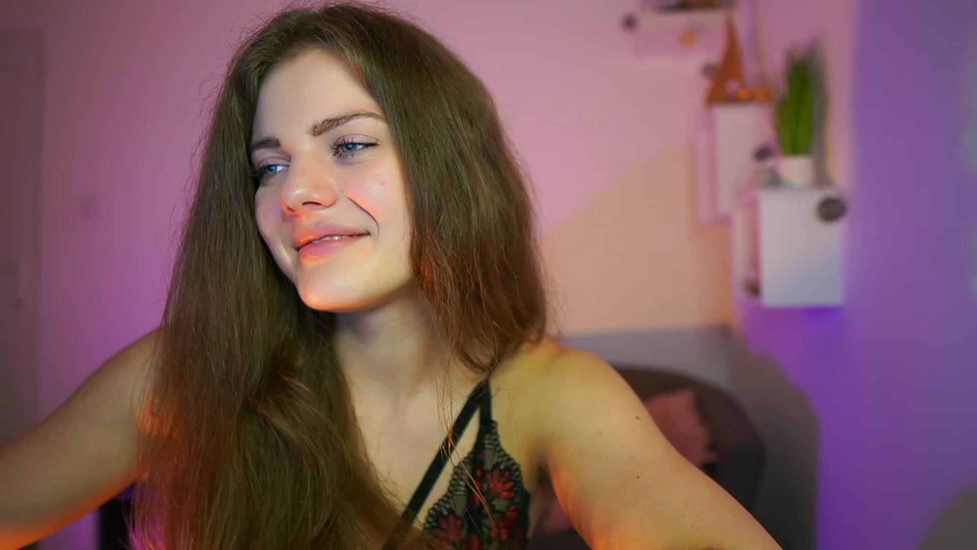 Gallery image thumbnail from Elly_Malkova_'s myfreecams stream on, 06/06/2023, 22:53 image 15 of 20