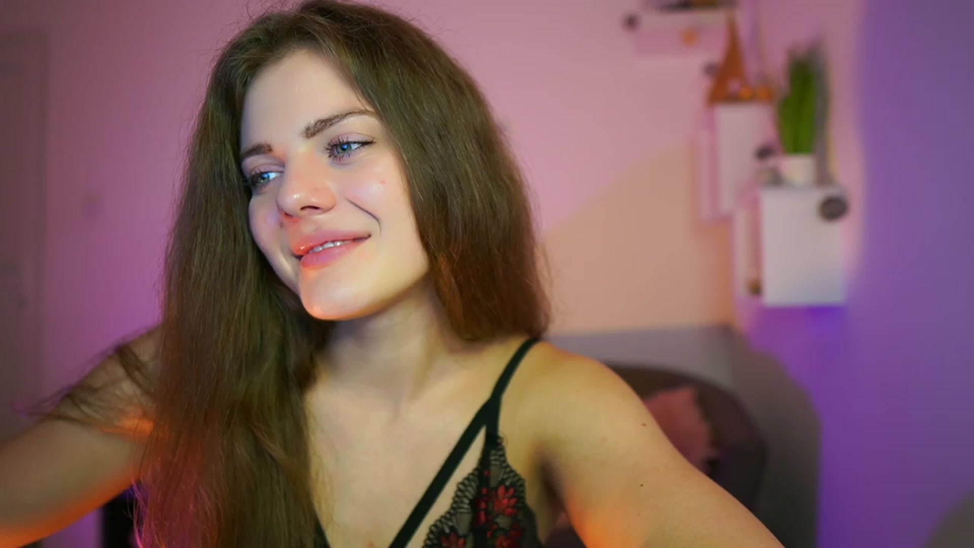 Gallery image thumbnail from Elly_Malkova_'s myfreecams stream on, 06/06/2023, 22:53 image 11 of 20