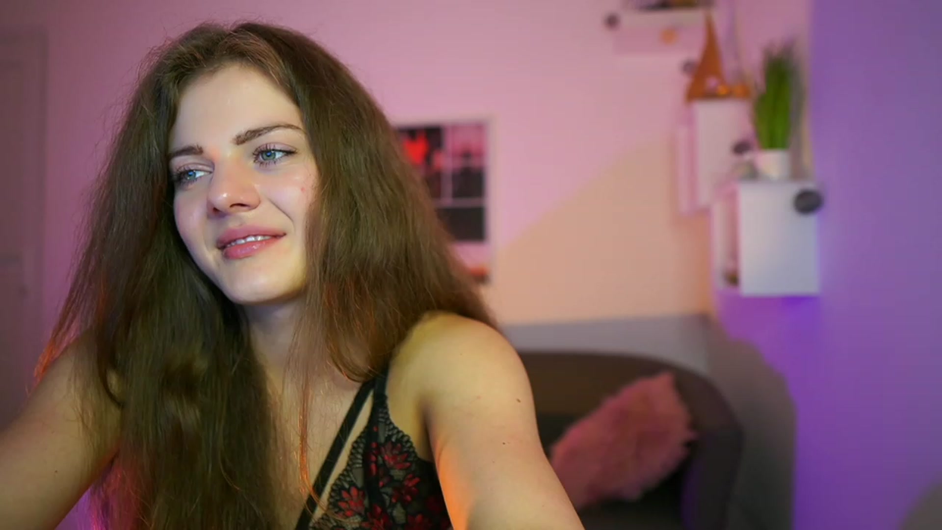 Gallery image thumbnail from Elly_Malkova_'s myfreecams stream on, 06/06/2023, 22:53 image 3 of 20
