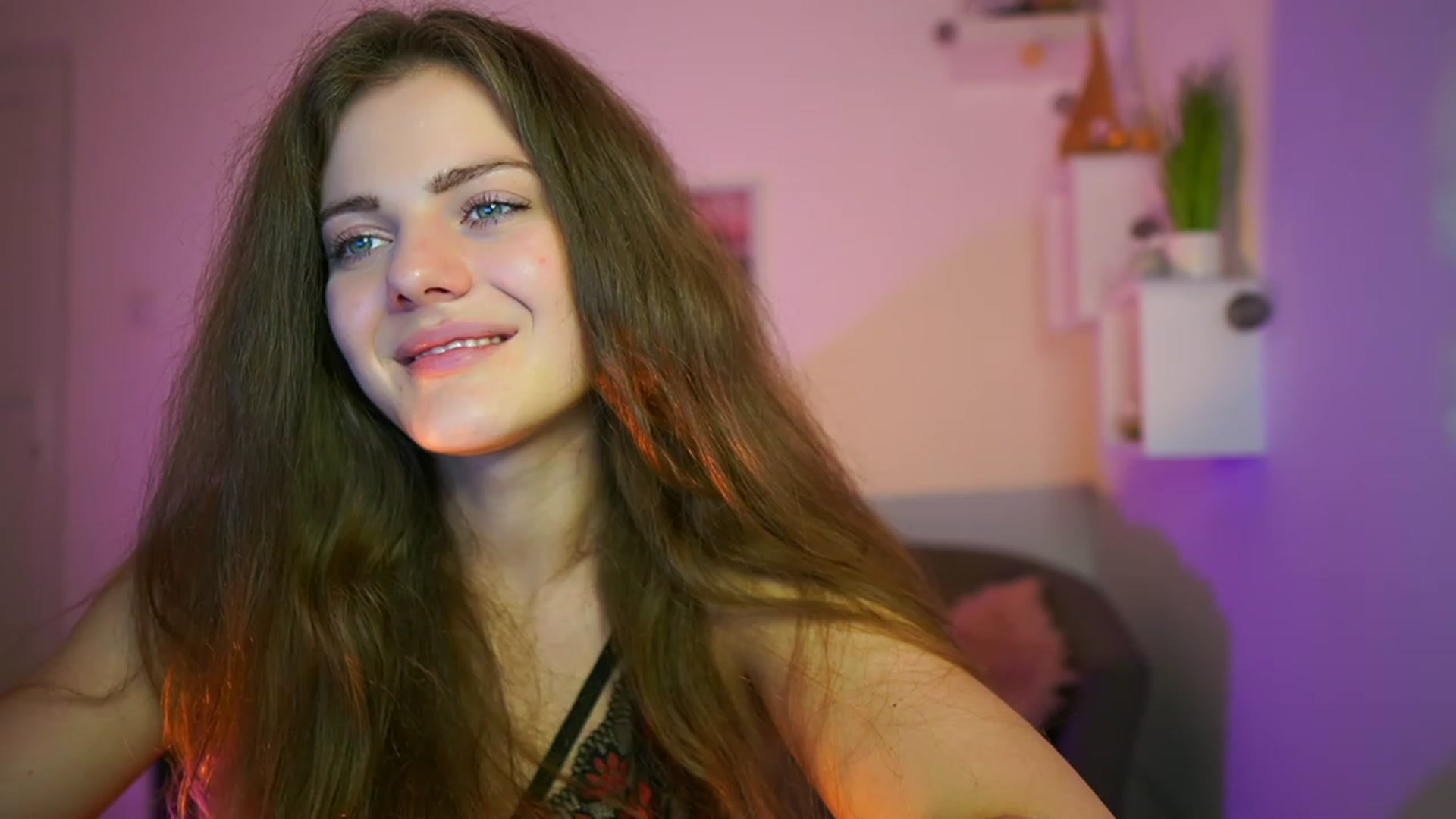 Gallery image thumbnail from Elly_Malkova_'s myfreecams stream on, 06/06/2023, 22:53 image 13 of 20