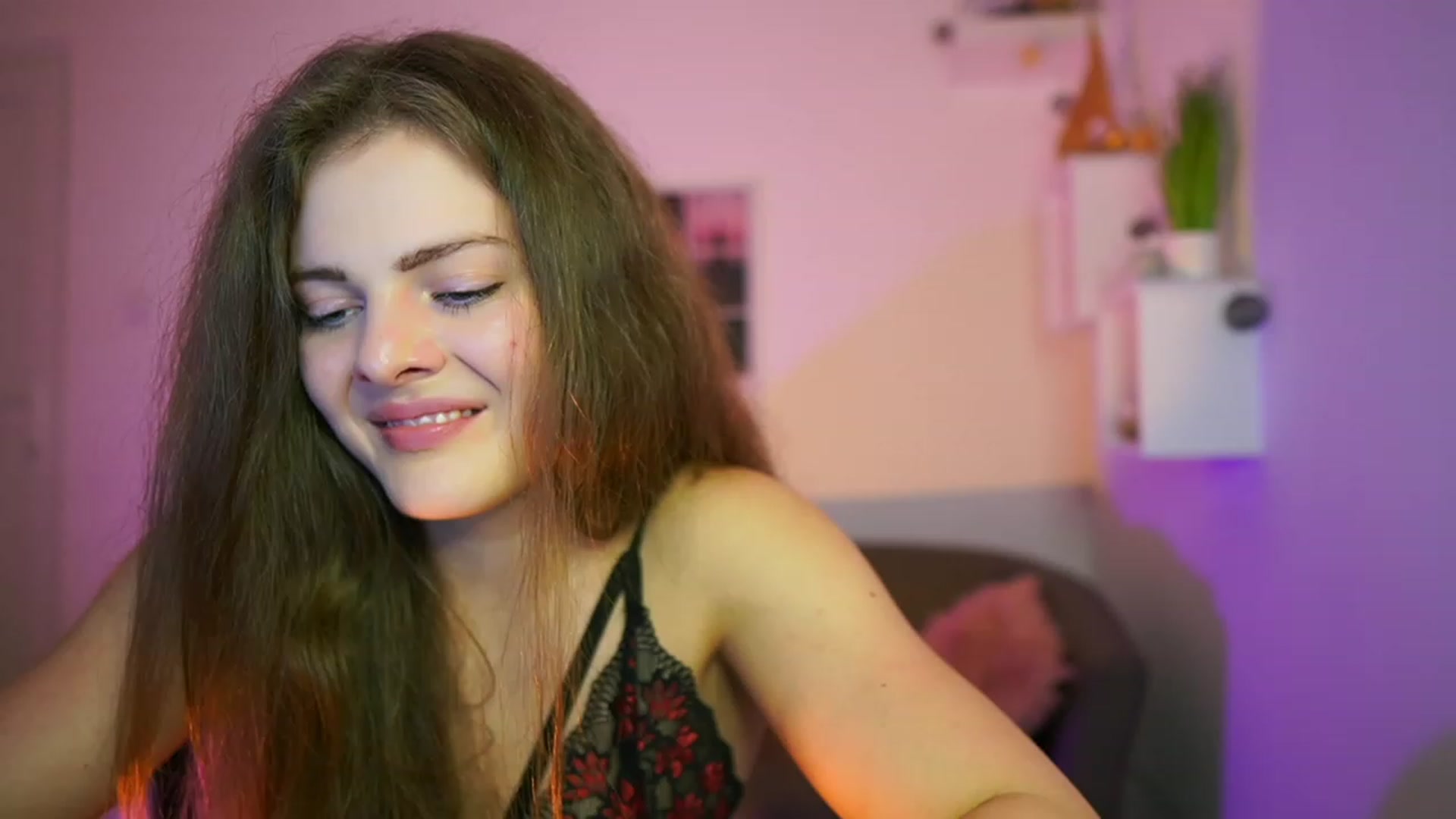 Gallery image thumbnail from Elly_Malkova_'s myfreecams stream on, 06/06/2023, 22:53 image 2 of 20