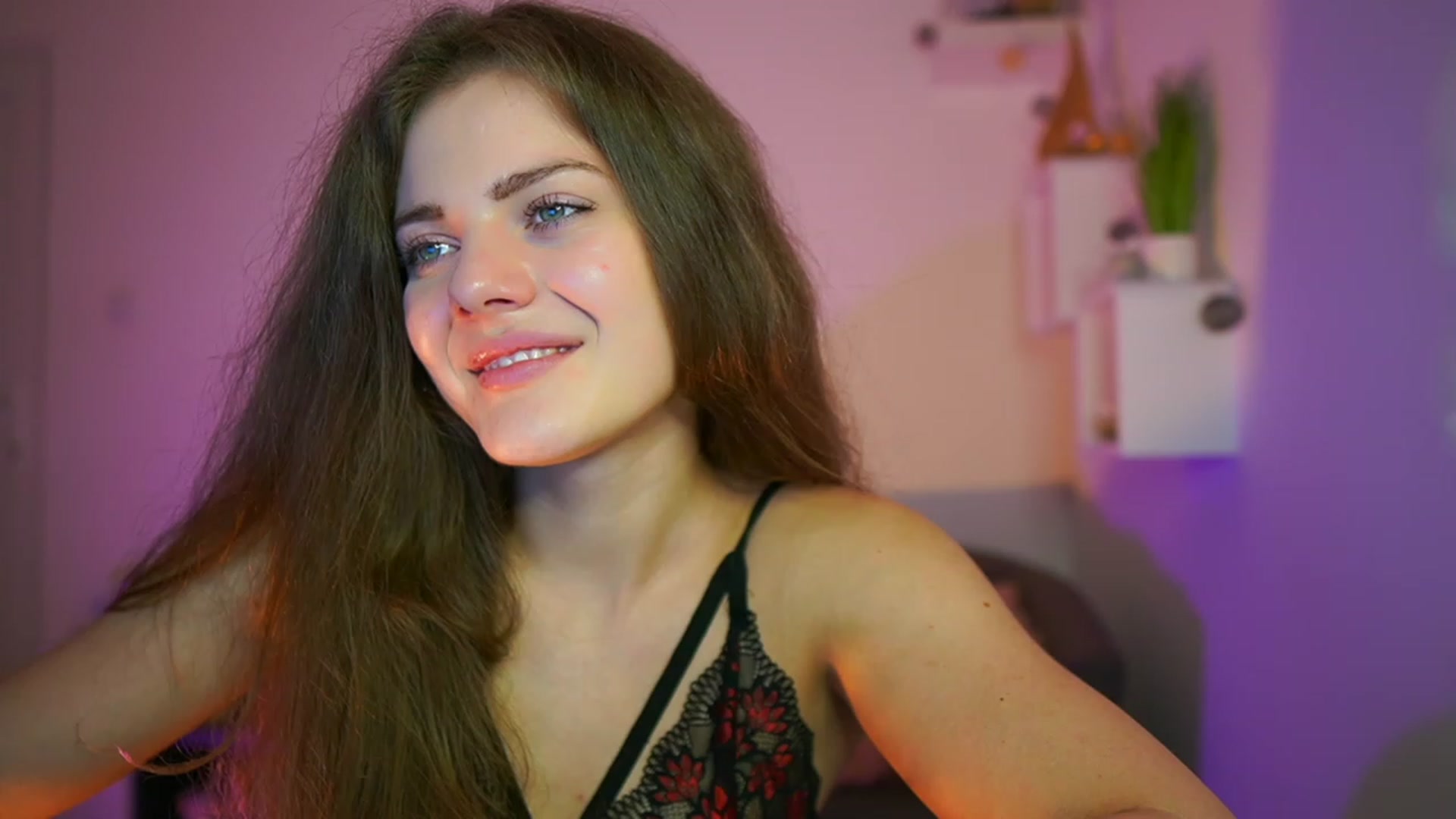 Gallery image thumbnail from Elly_Malkova_'s myfreecams stream on, 06/06/2023, 22:53 image 18 of 20