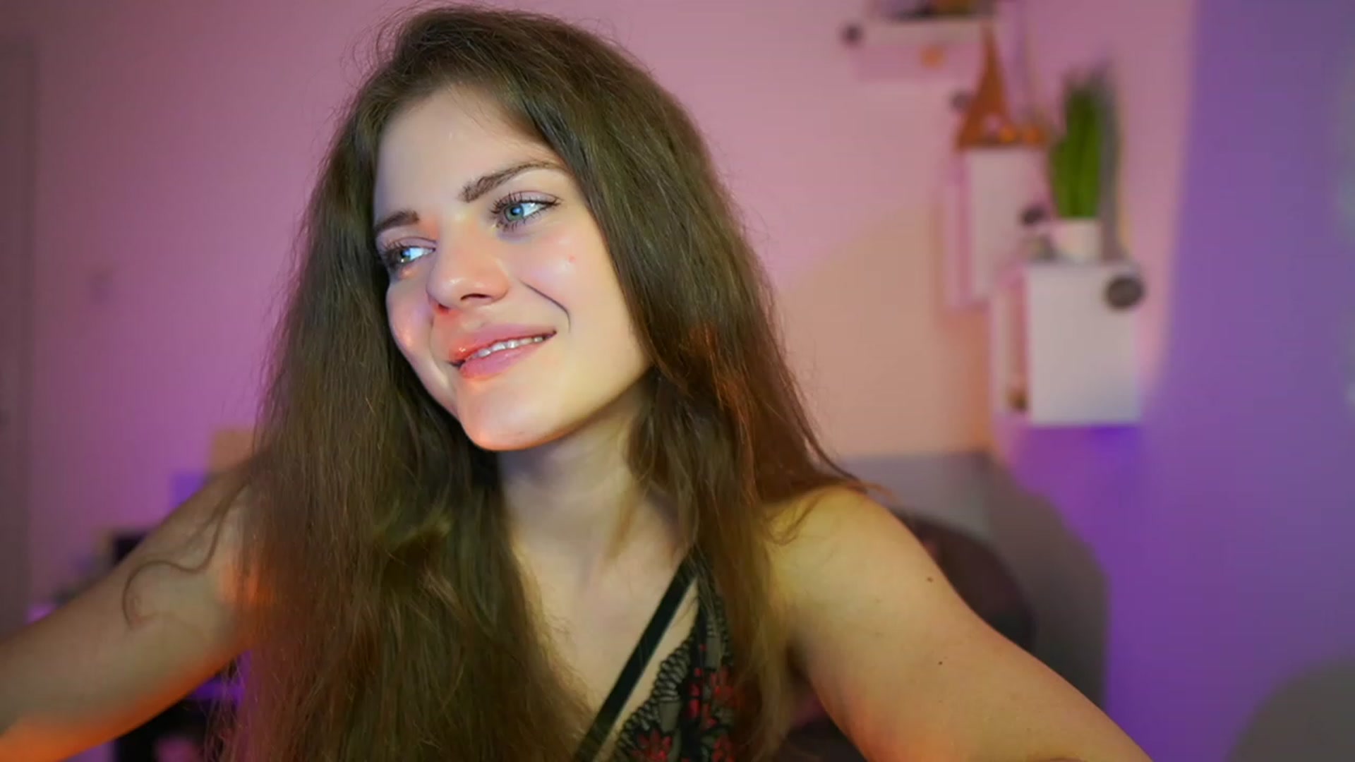 Gallery image thumbnail from Elly_Malkova_'s myfreecams stream on, 06/06/2023, 23:09 image 17 of 20