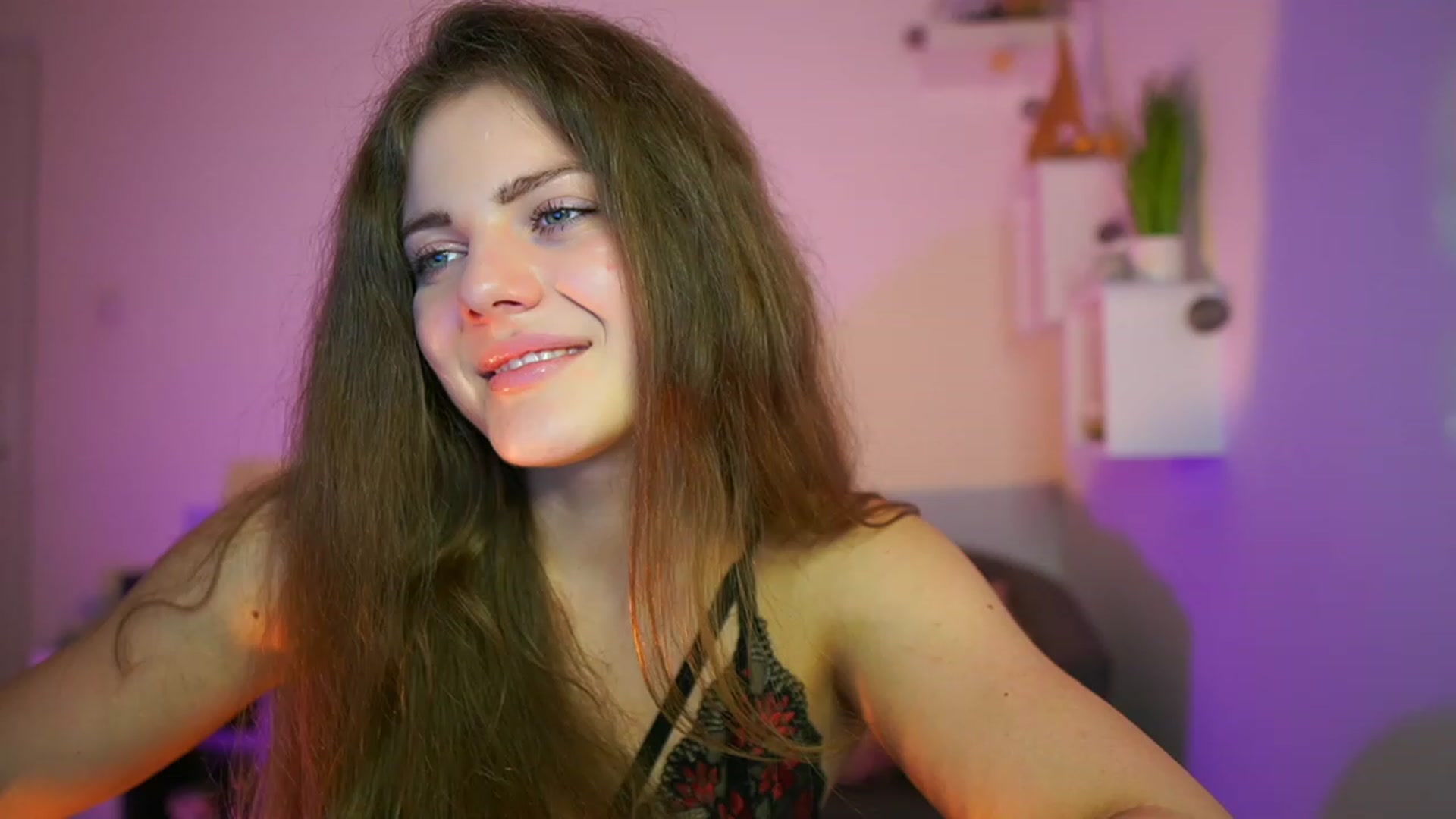 Gallery image thumbnail from Elly_Malkova_'s myfreecams stream on, 06/06/2023, 23:09 image 13 of 20
