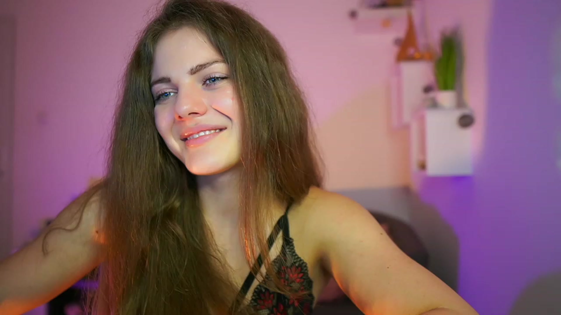 Gallery image thumbnail from Elly_Malkova_'s myfreecams stream on, 06/06/2023, 23:09 image 11 of 20