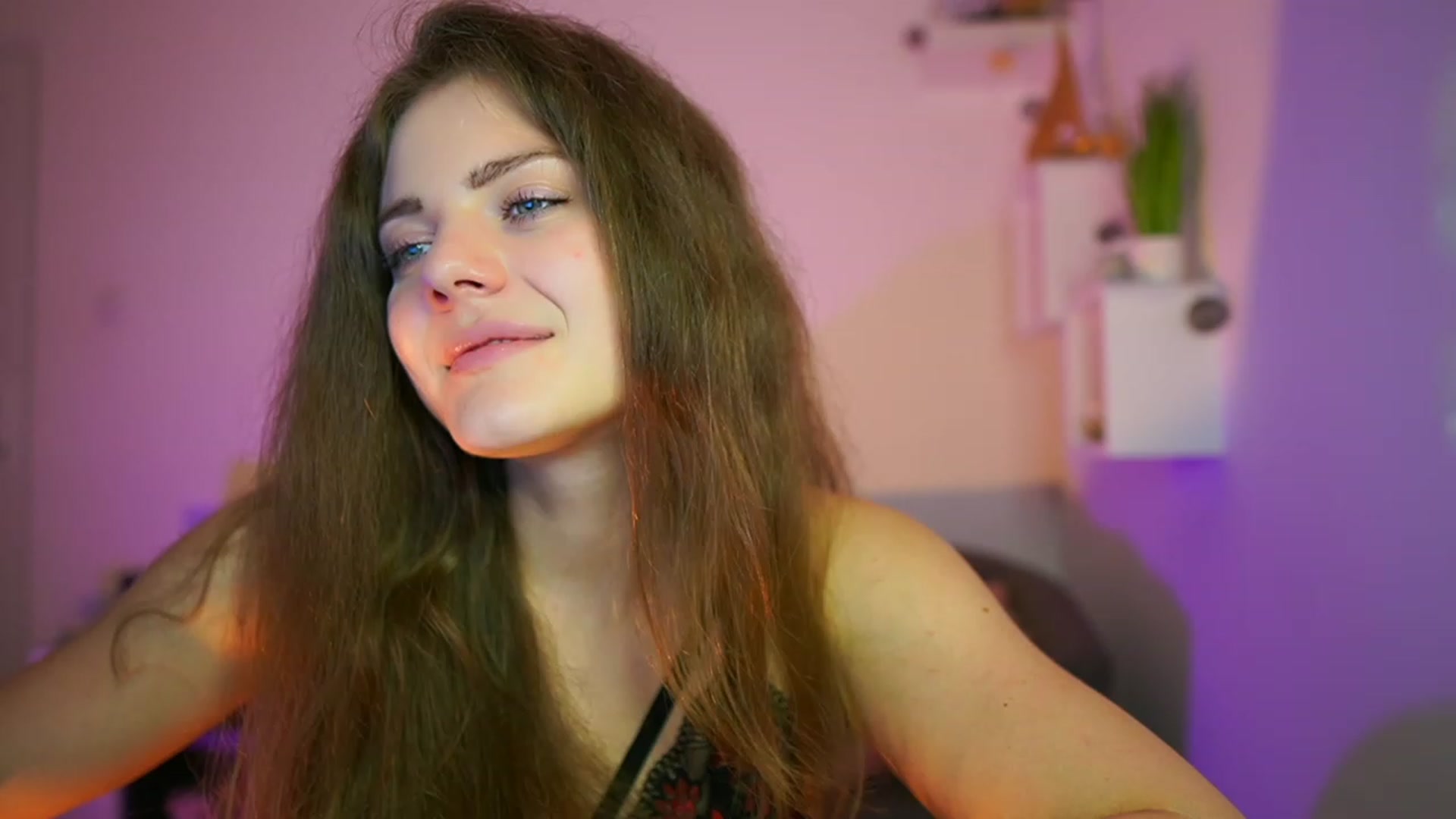 Gallery image thumbnail from Elly_Malkova_'s myfreecams stream on, 06/06/2023, 23:09 image 16 of 20