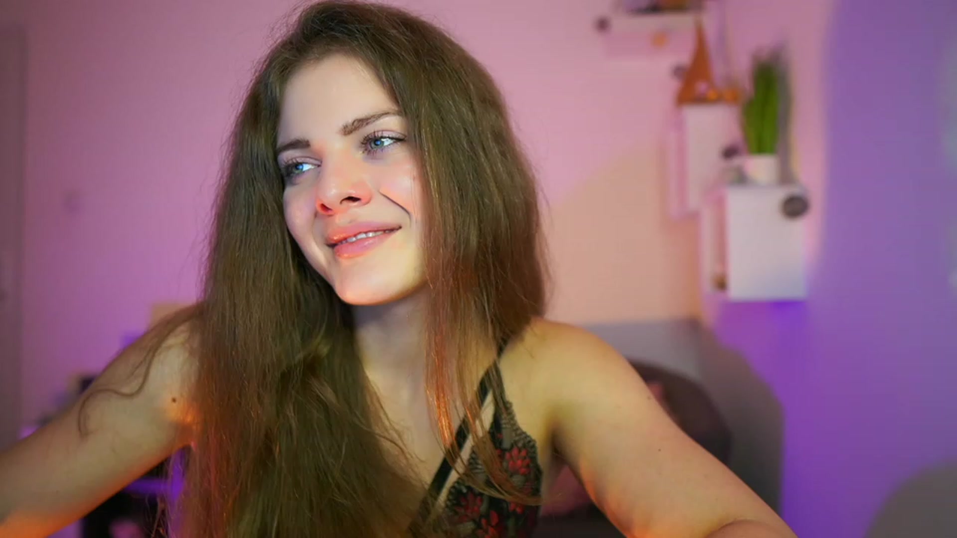 Gallery image thumbnail from Elly_Malkova_'s myfreecams stream on, 06/06/2023, 23:09 image 9 of 20