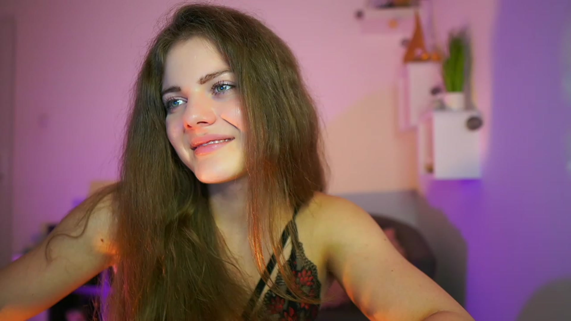 Gallery image thumbnail from Elly_Malkova_'s myfreecams stream on, 06/06/2023, 23:09 image 10 of 20