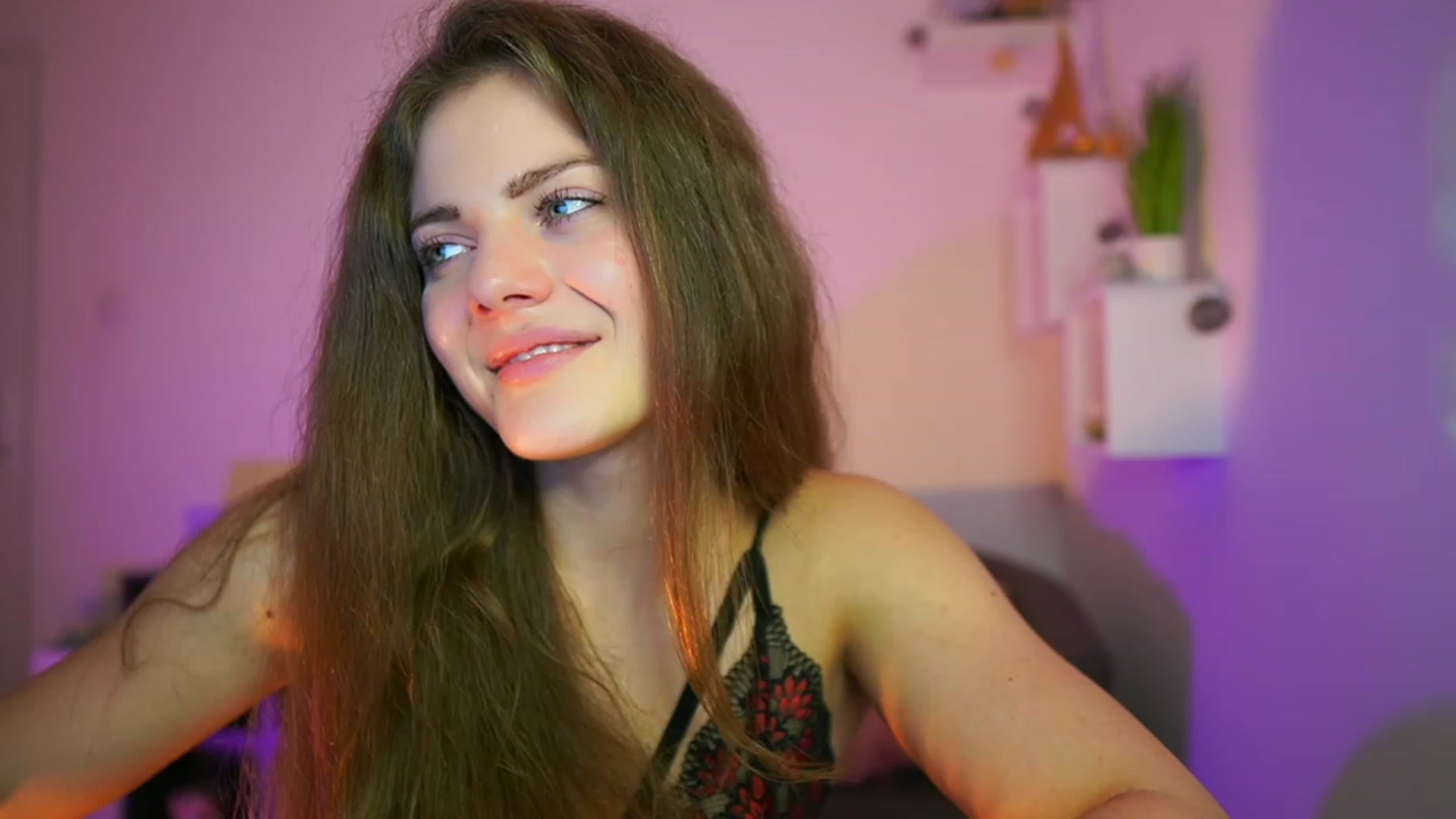 Gallery image thumbnail from Elly_Malkova_'s myfreecams stream on, 06/06/2023, 23:09 image 8 of 20