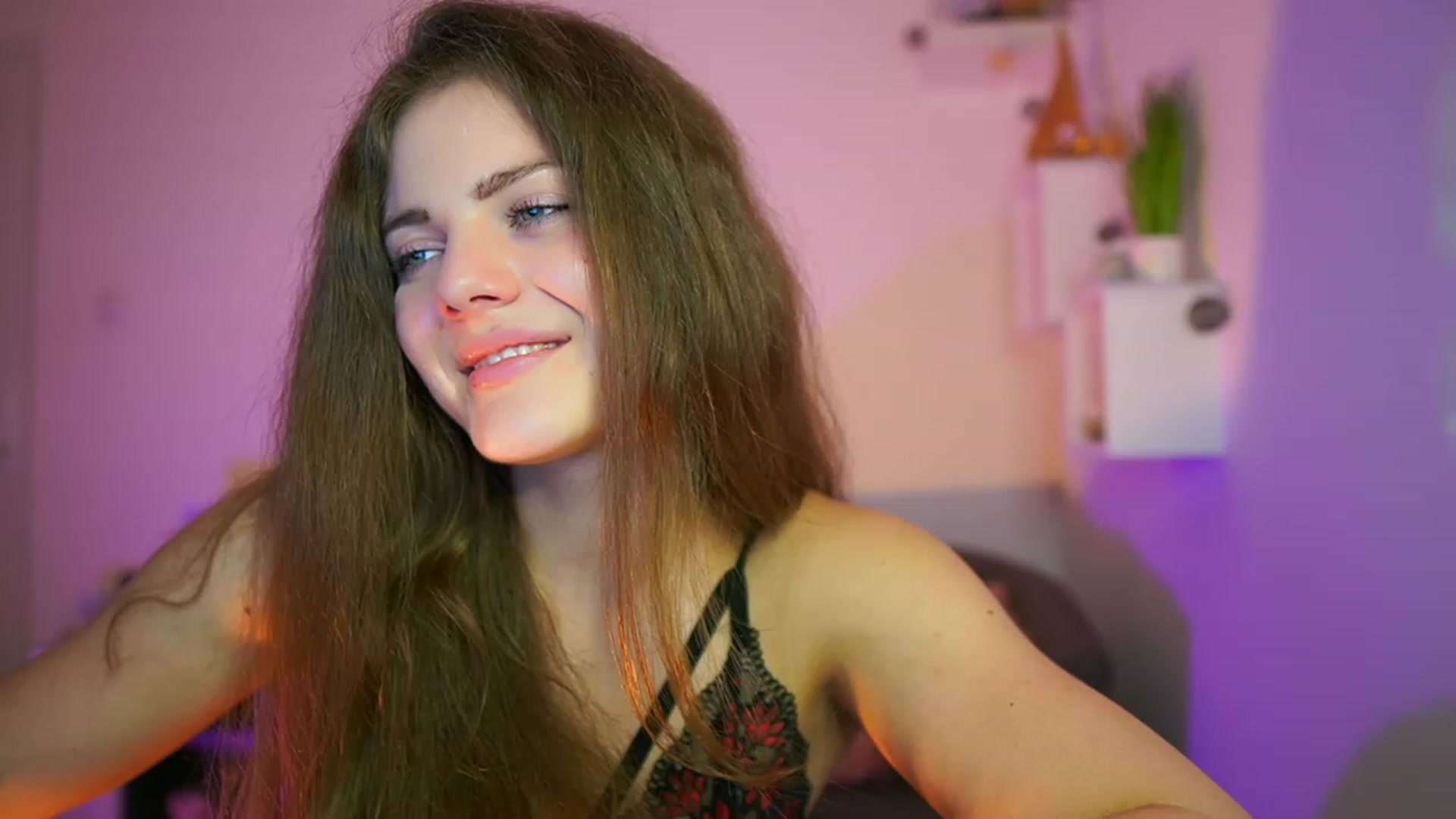 Gallery image thumbnail from Elly_Malkova_'s myfreecams stream on, 06/06/2023, 23:09 image 12 of 20