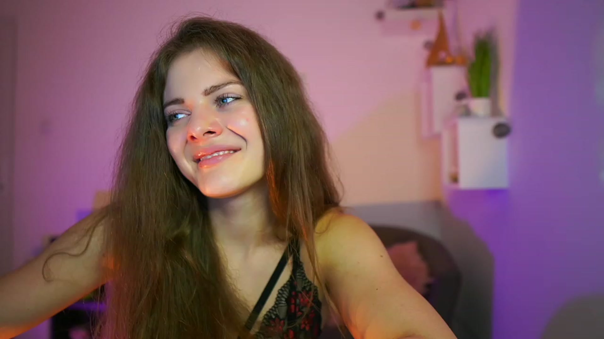 Gallery image thumbnail from Elly_Malkova_'s myfreecams stream on, 06/06/2023, 23:09 image 19 of 20