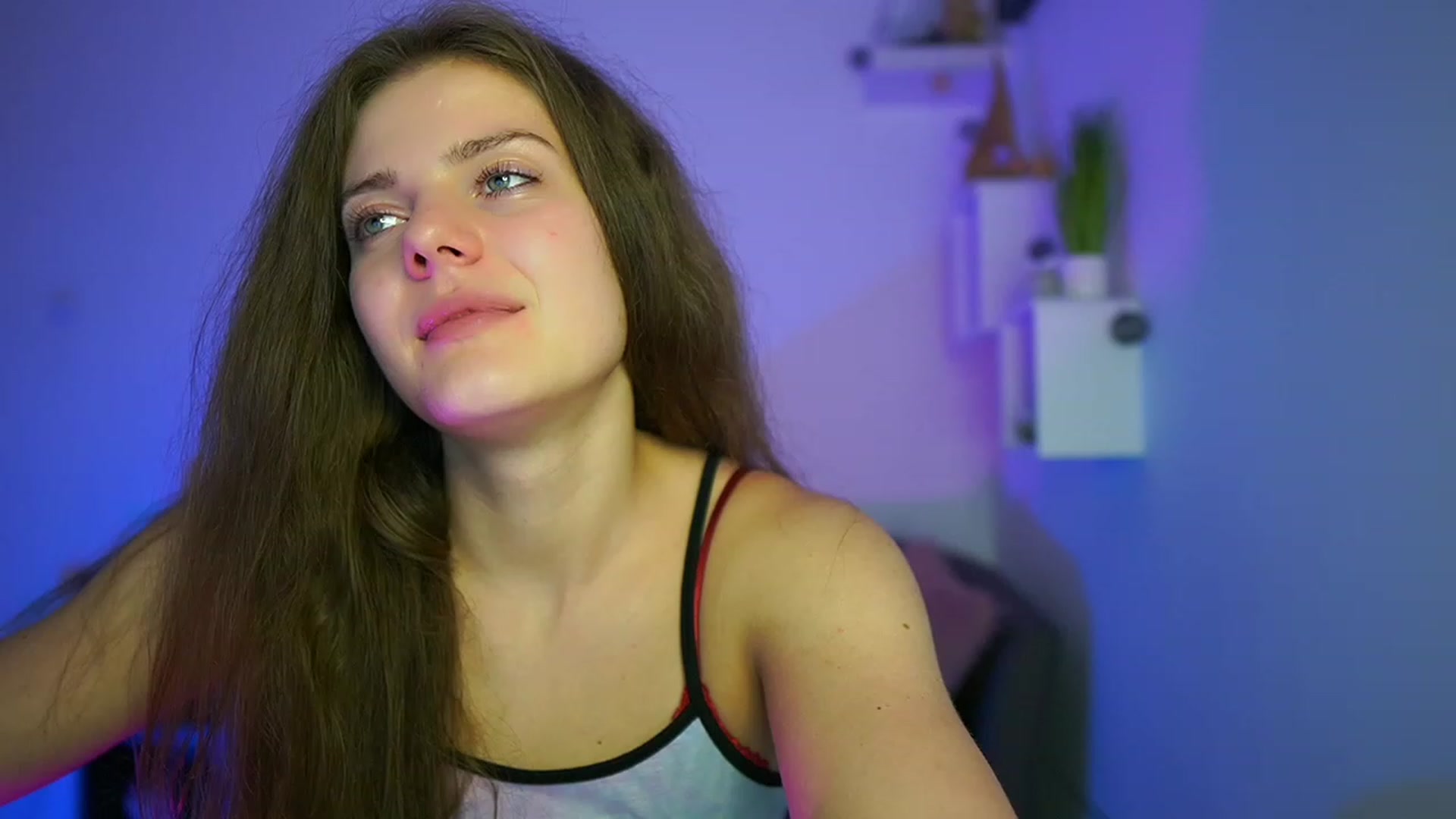 Gallery image thumbnail from Elly_Malkova_'s myfreecams stream on, 06/07/2023, 22:36 image 2 of 20