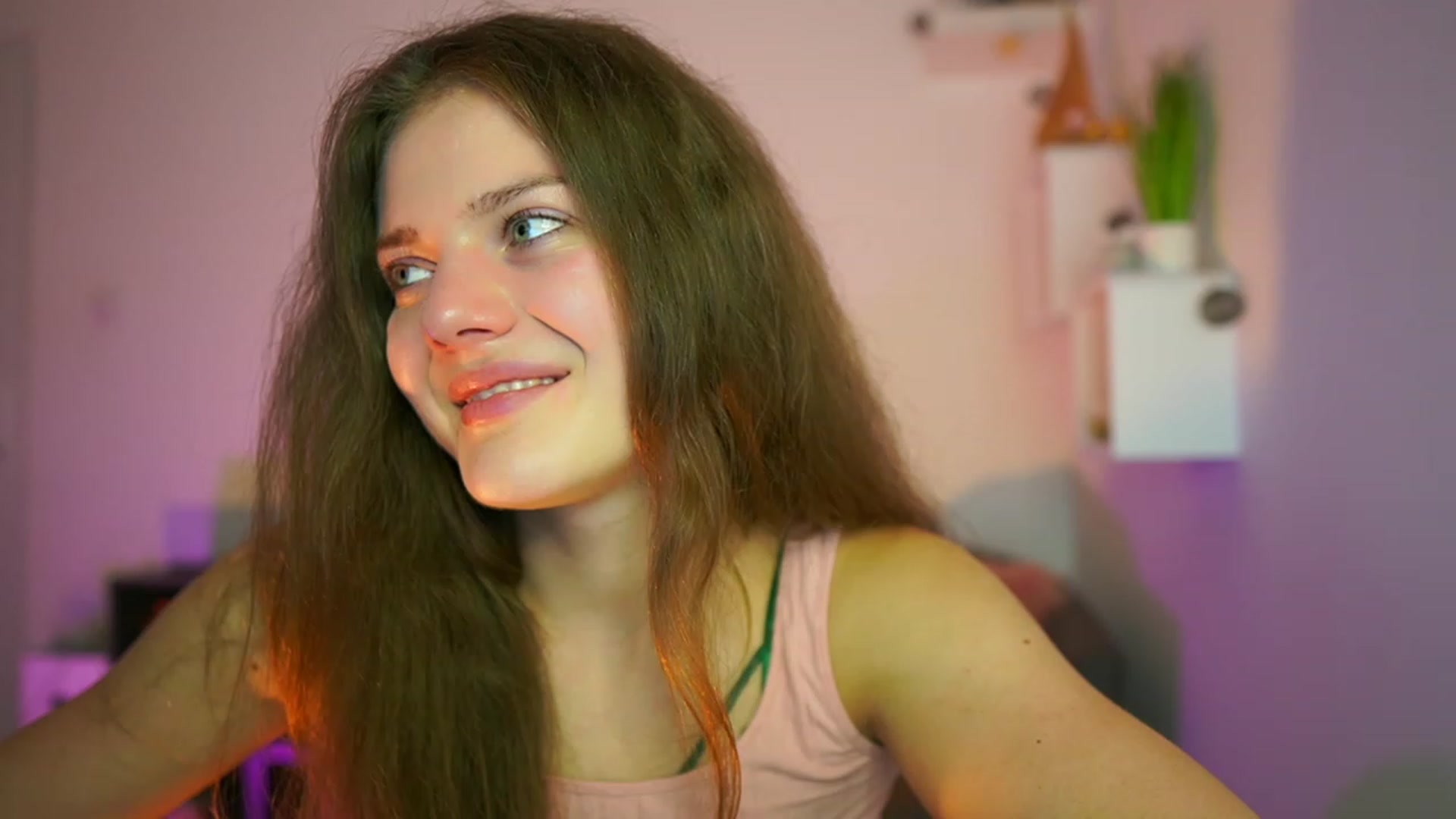 Gallery image thumbnail from Elly_Malkova_'s myfreecams stream on, 06/08/2023, 19:16 image 3 of 20