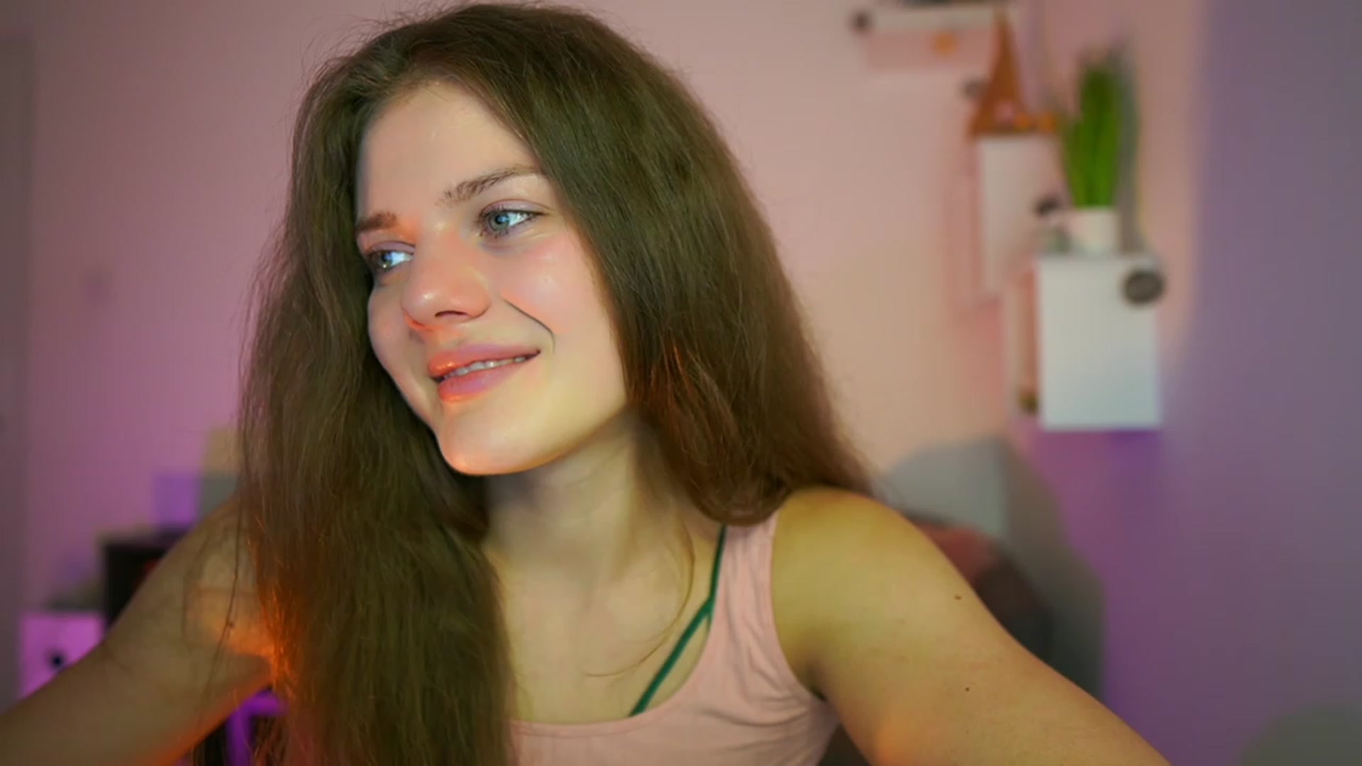 Gallery image thumbnail from Elly_Malkova_'s myfreecams stream on, 06/08/2023, 19:16 image 1 of 20