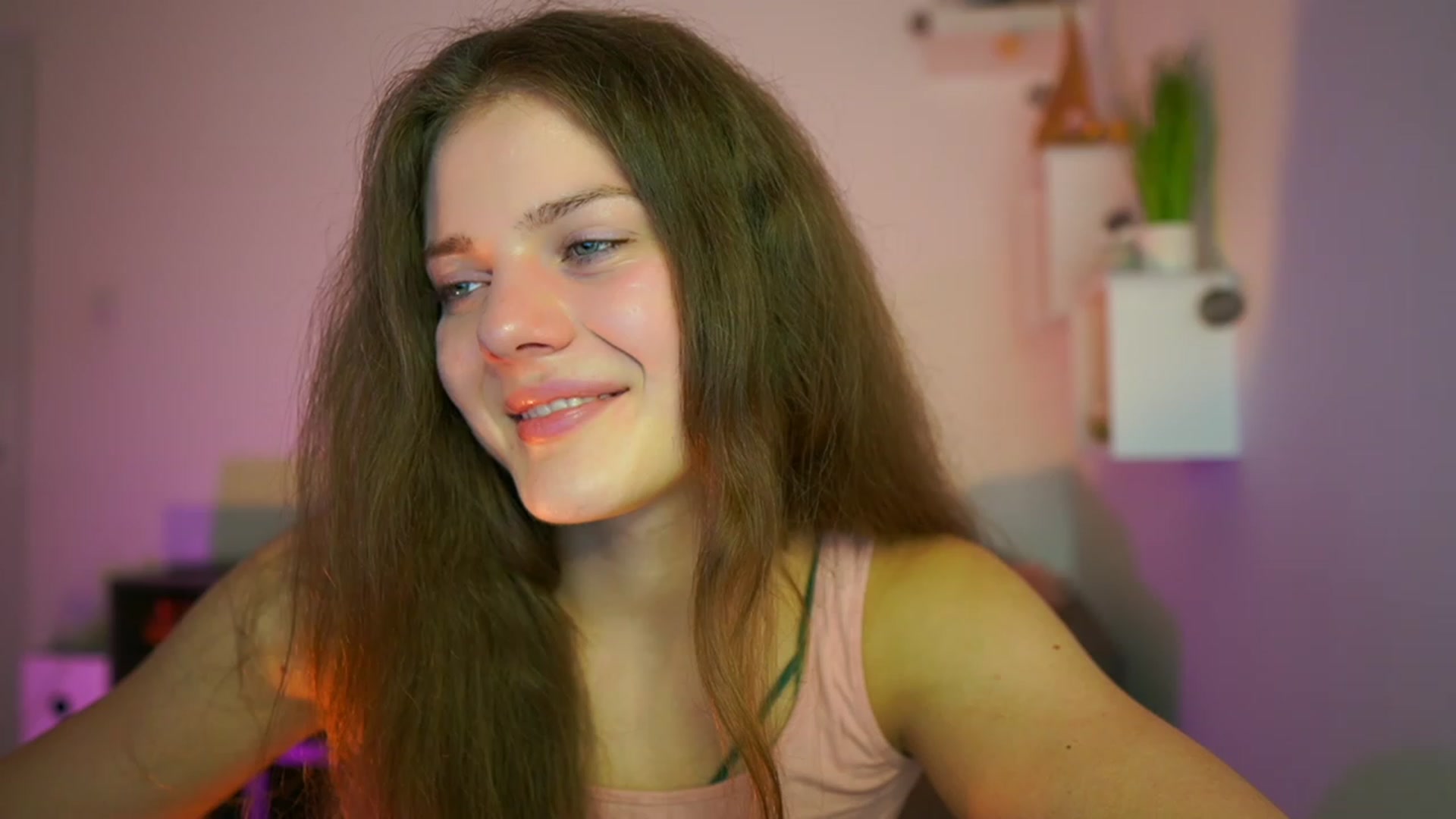 Gallery image thumbnail from Elly_Malkova_'s myfreecams stream on, 06/08/2023, 19:16 image 6 of 20