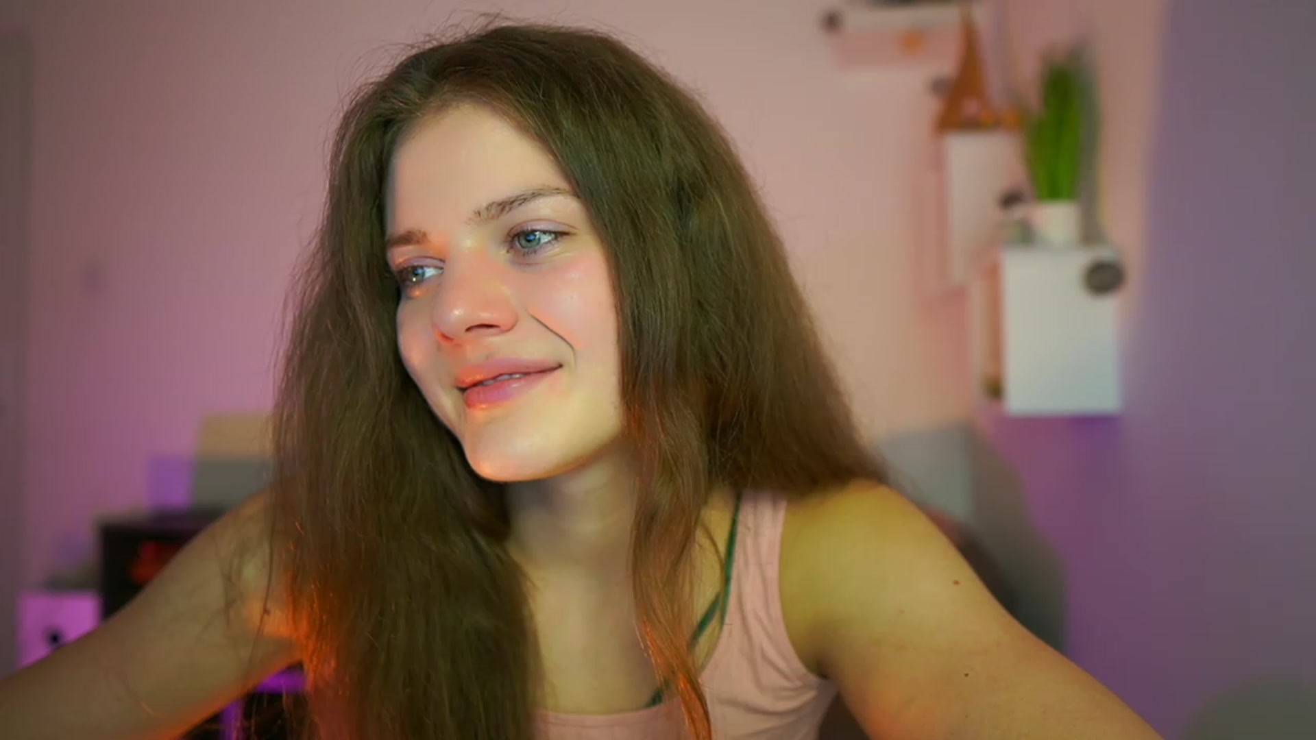 Gallery image thumbnail from Elly_Malkova_'s myfreecams stream on, 06/08/2023, 19:16 image 5 of 20