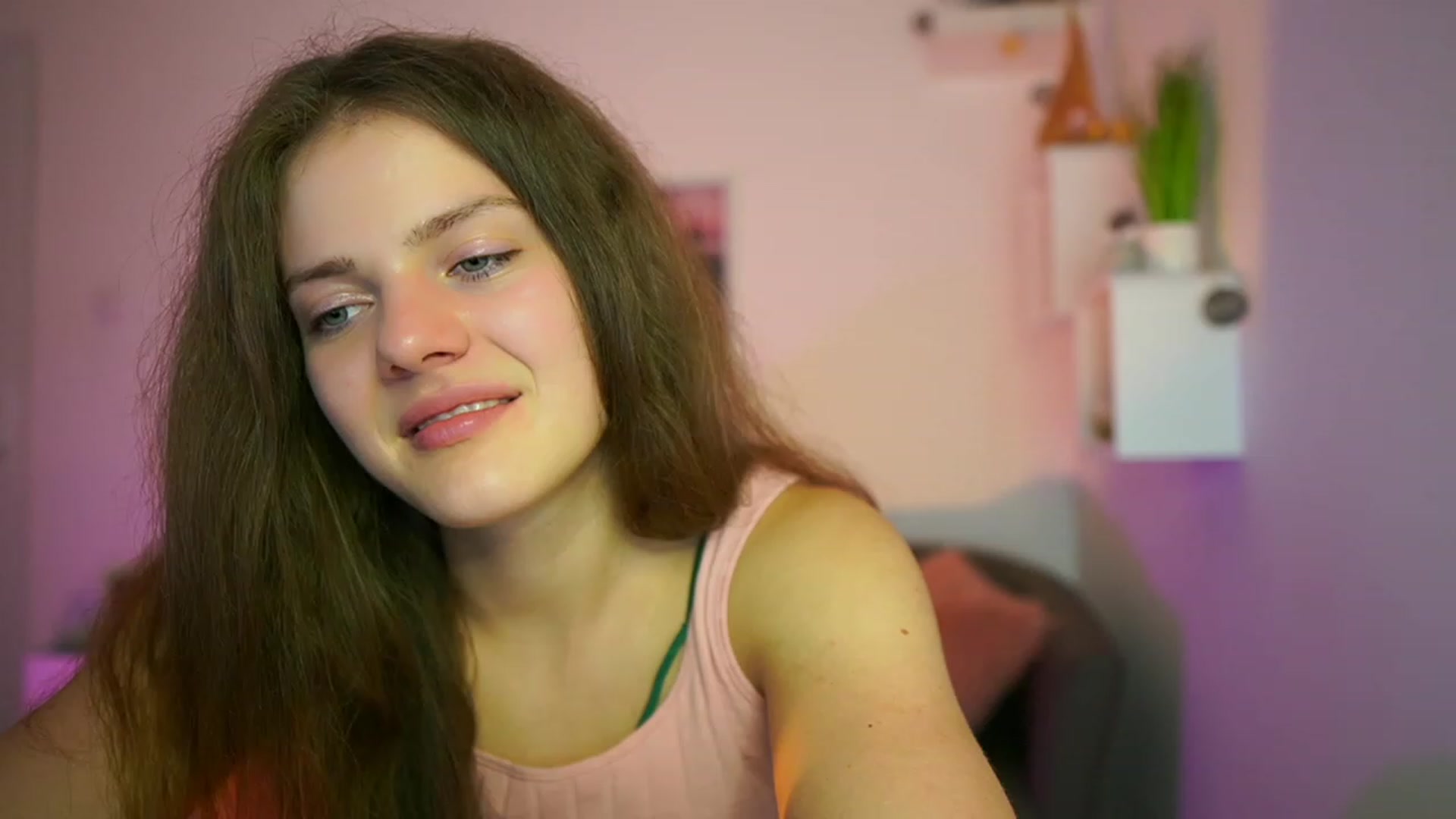 Gallery image thumbnail from Elly_Malkova_'s myfreecams stream on, 06/08/2023, 20:19 image 14 of 20