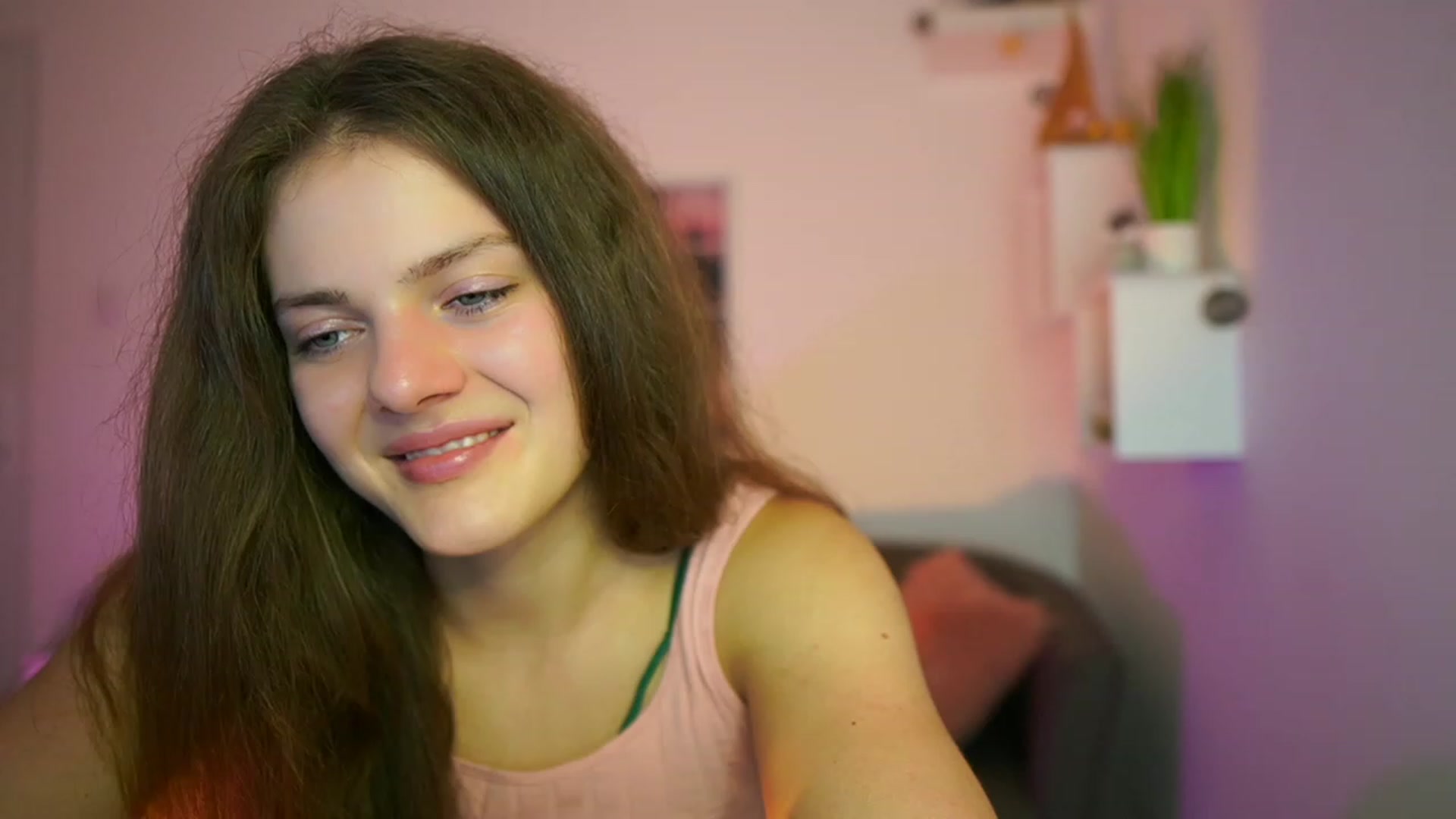Gallery image thumbnail from Elly_Malkova_'s myfreecams stream on, 06/08/2023, 20:19 image 16 of 20