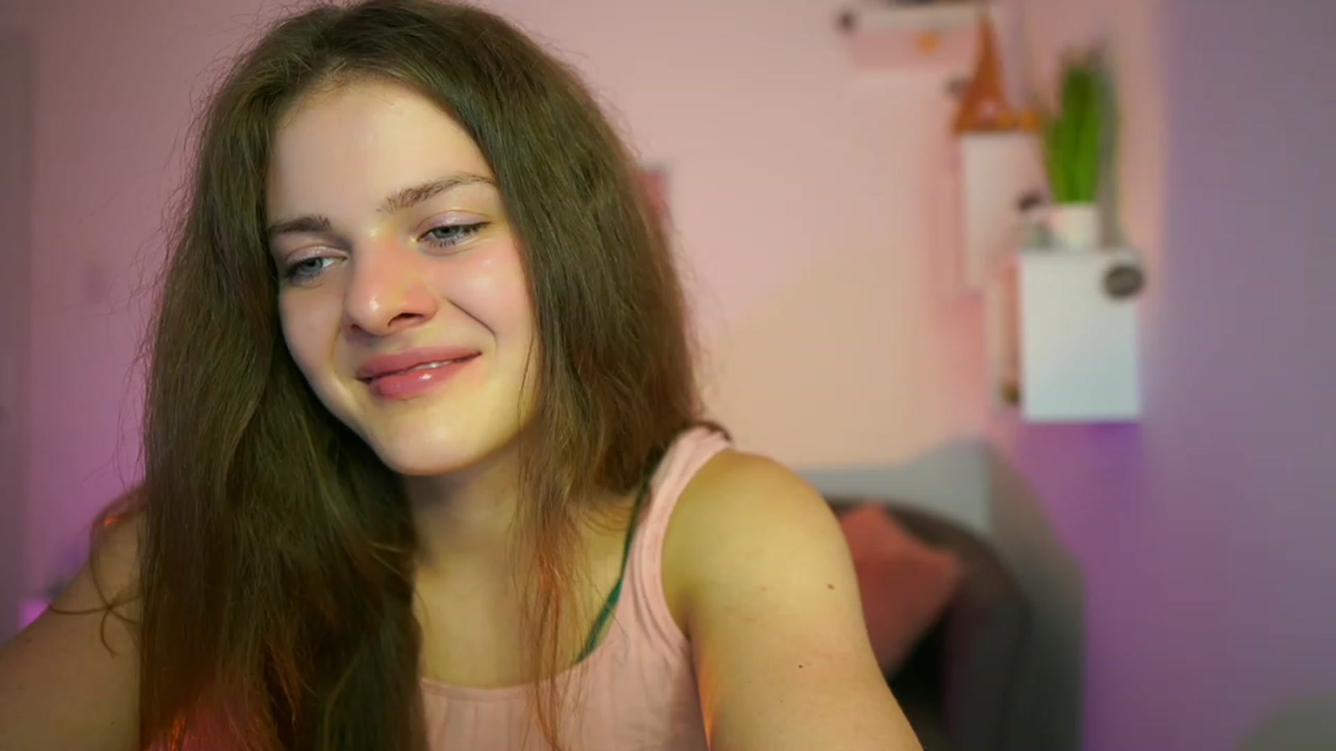 Gallery image thumbnail from Elly_Malkova_'s myfreecams stream on, 06/08/2023, 20:19 image 9 of 20