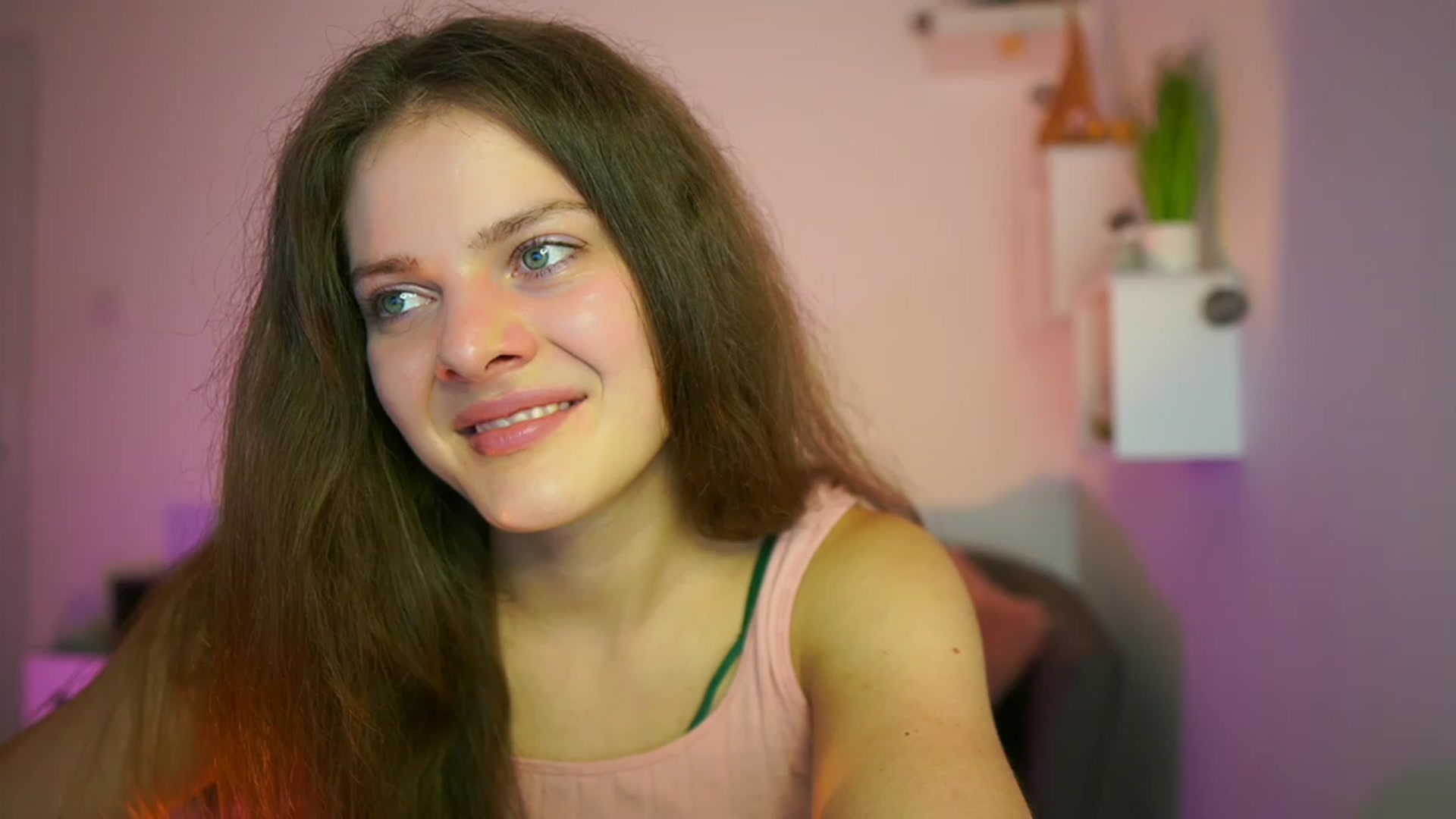 Gallery image thumbnail from Elly_Malkova_'s myfreecams stream on, 06/08/2023, 20:19 image 15 of 20