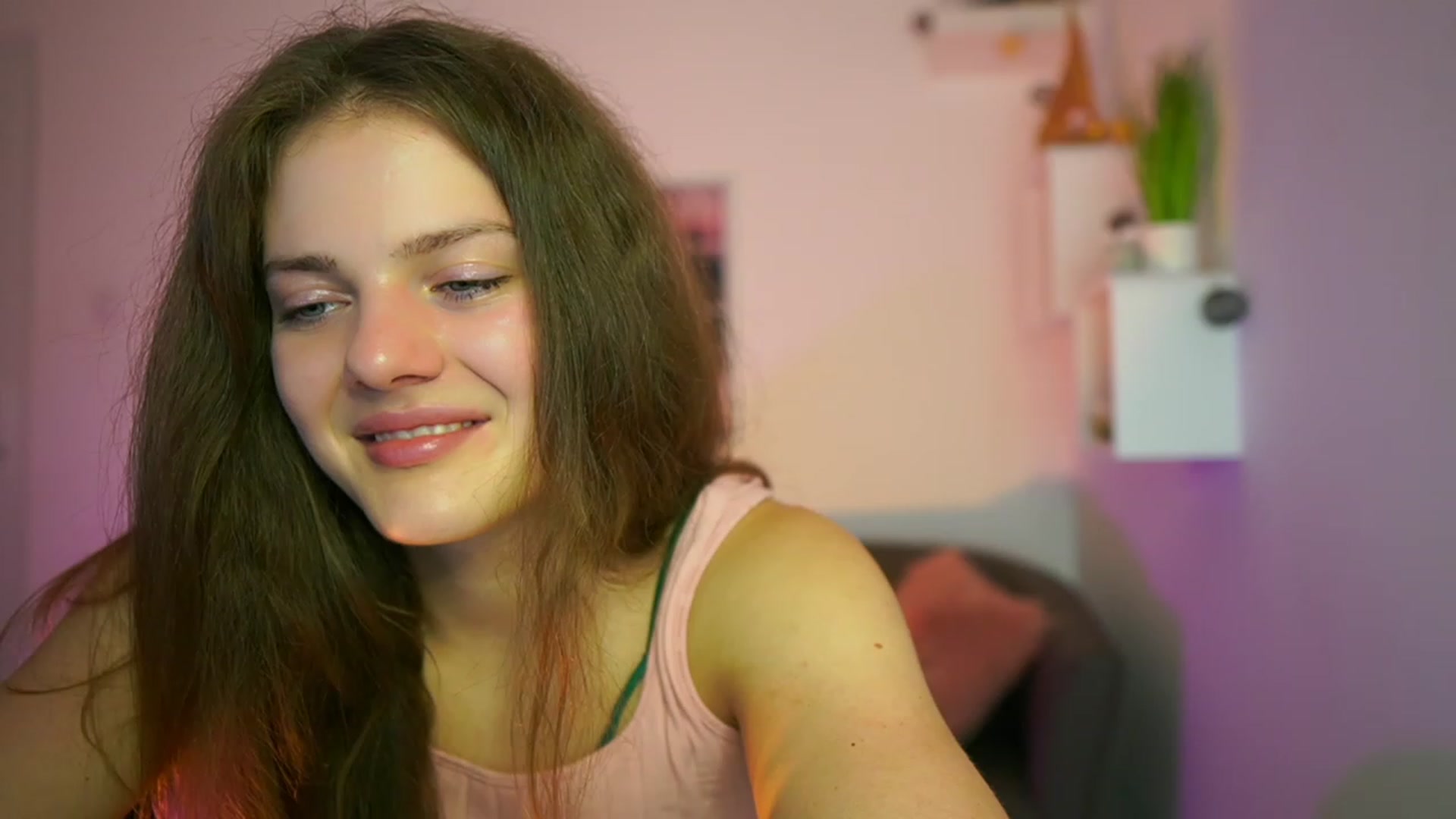 Gallery image thumbnail from Elly_Malkova_'s myfreecams stream on, 06/08/2023, 20:19 image 5 of 20