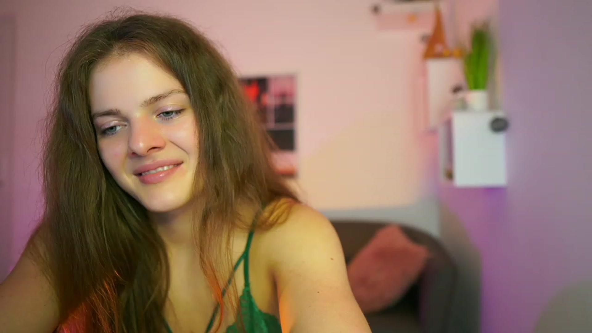 Gallery image thumbnail from Elly_Malkova_'s myfreecams stream on, 06/08/2023, 21:49 image 17 of 20
