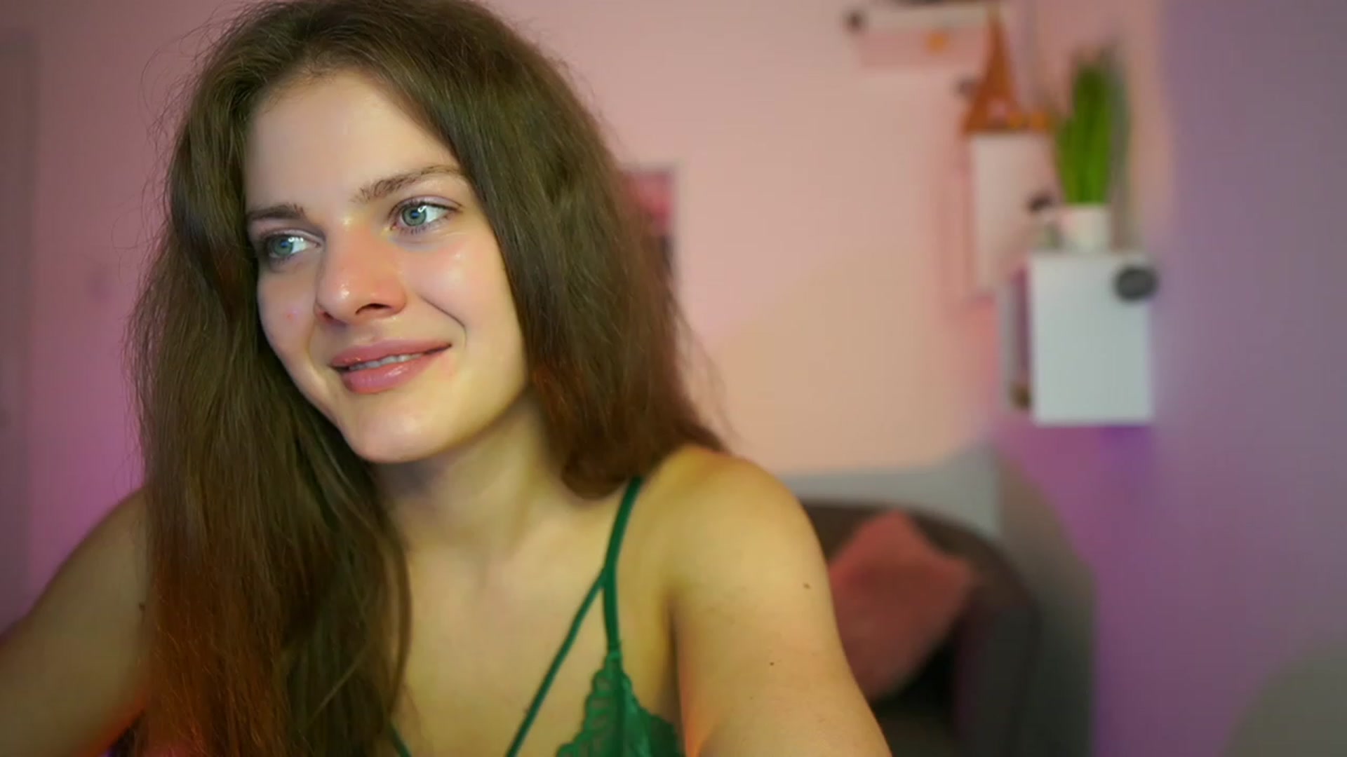 Gallery image thumbnail from Elly_Malkova_'s myfreecams stream on, 06/08/2023, 21:49 image 18 of 20
