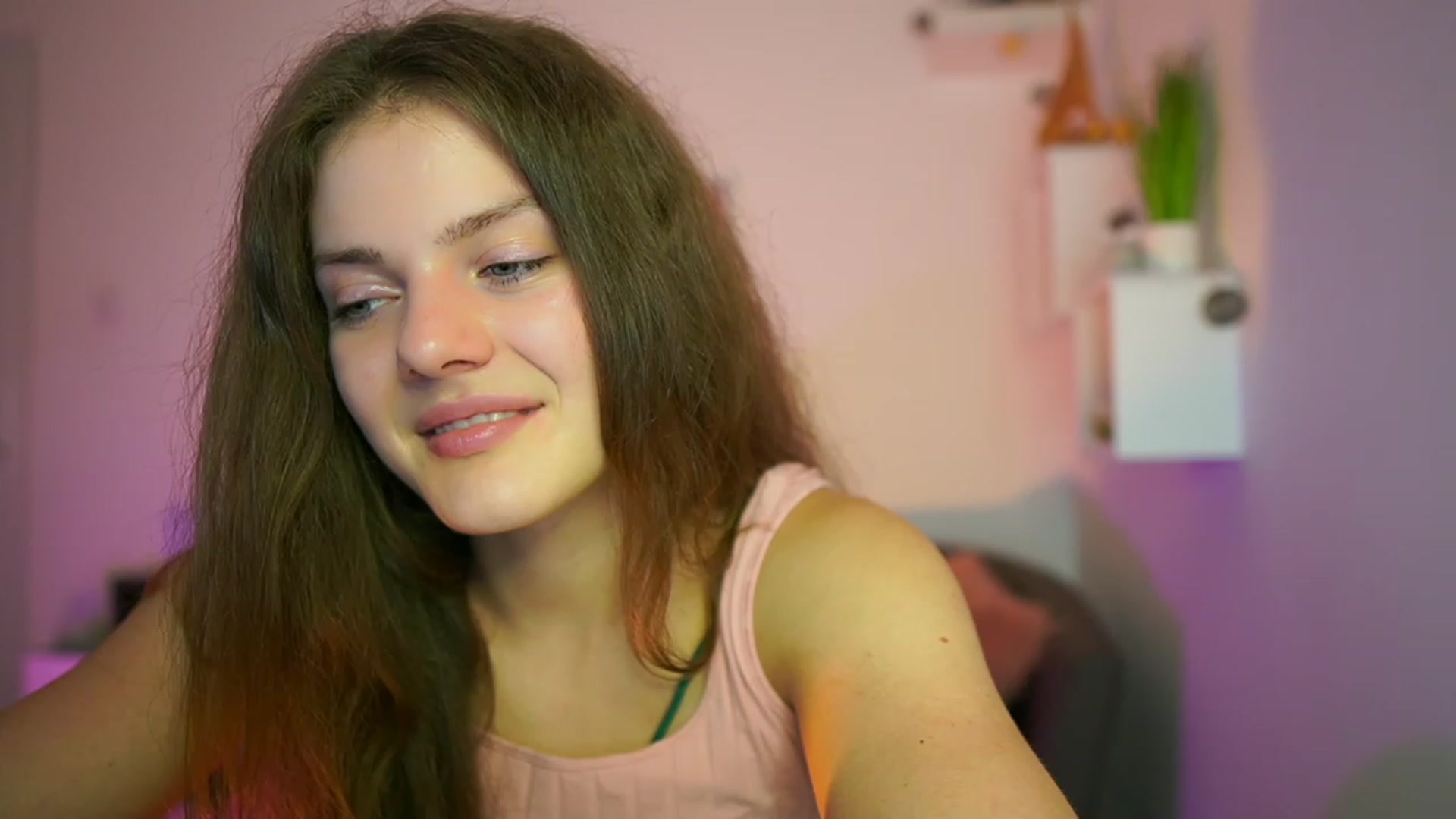 Gallery image thumbnail from Elly_Malkova_'s myfreecams stream on, 06/08/2023, 21:49 image 3 of 20