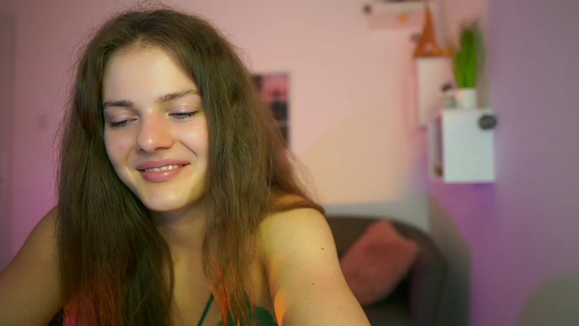 Gallery image thumbnail from Elly_Malkova_'s myfreecams stream on, 06/08/2023, 21:49 image 19 of 20