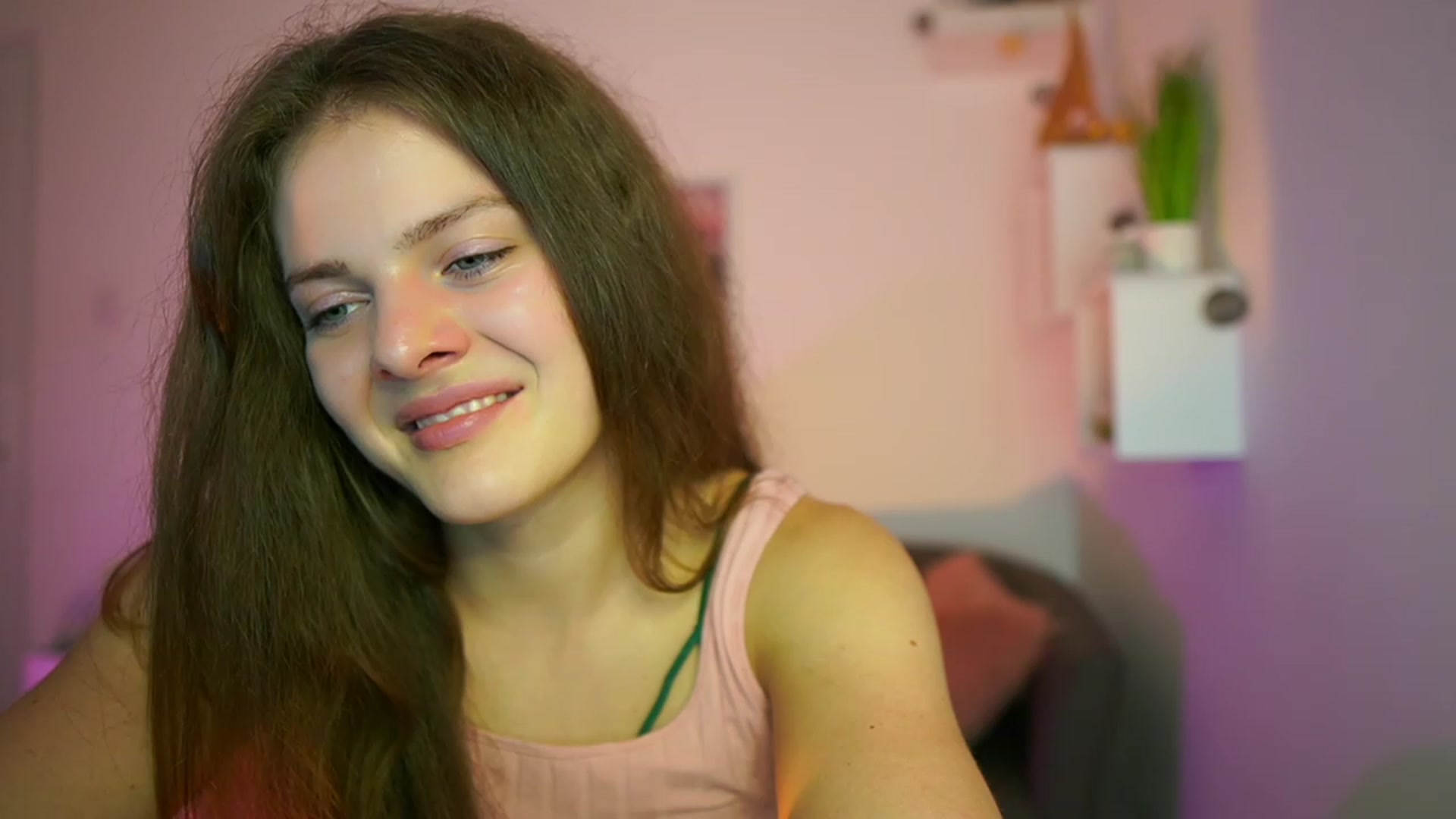 Gallery image thumbnail from Elly_Malkova_'s myfreecams stream on, 06/08/2023, 21:49 image 2 of 20