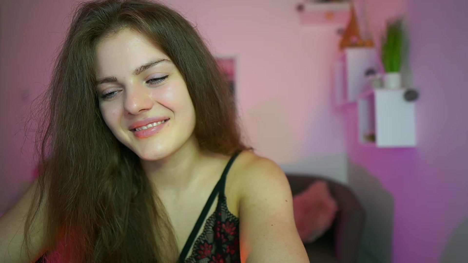 Gallery image thumbnail from Elly_Malkova_'s myfreecams stream on, 06/10/2023, 15:17 image 16 of 20