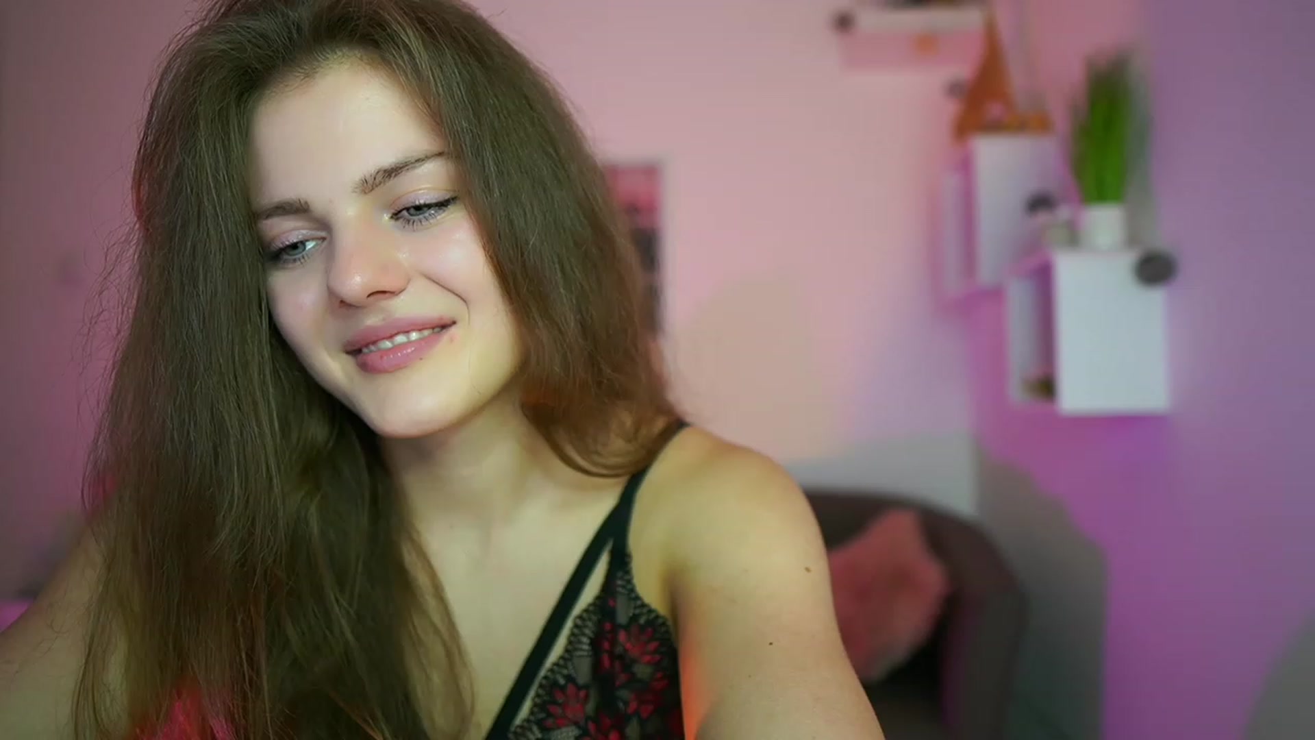 Gallery image thumbnail from Elly_Malkova_'s myfreecams stream on, 06/10/2023, 15:17 image 6 of 20