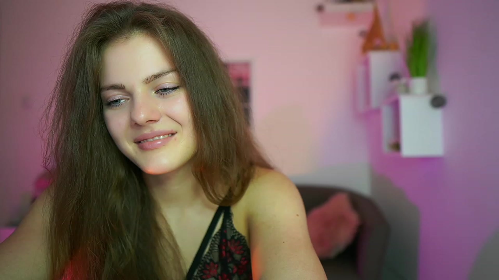 Gallery image thumbnail from Elly_Malkova_'s myfreecams stream on, 06/10/2023, 15:17 image 10 of 20