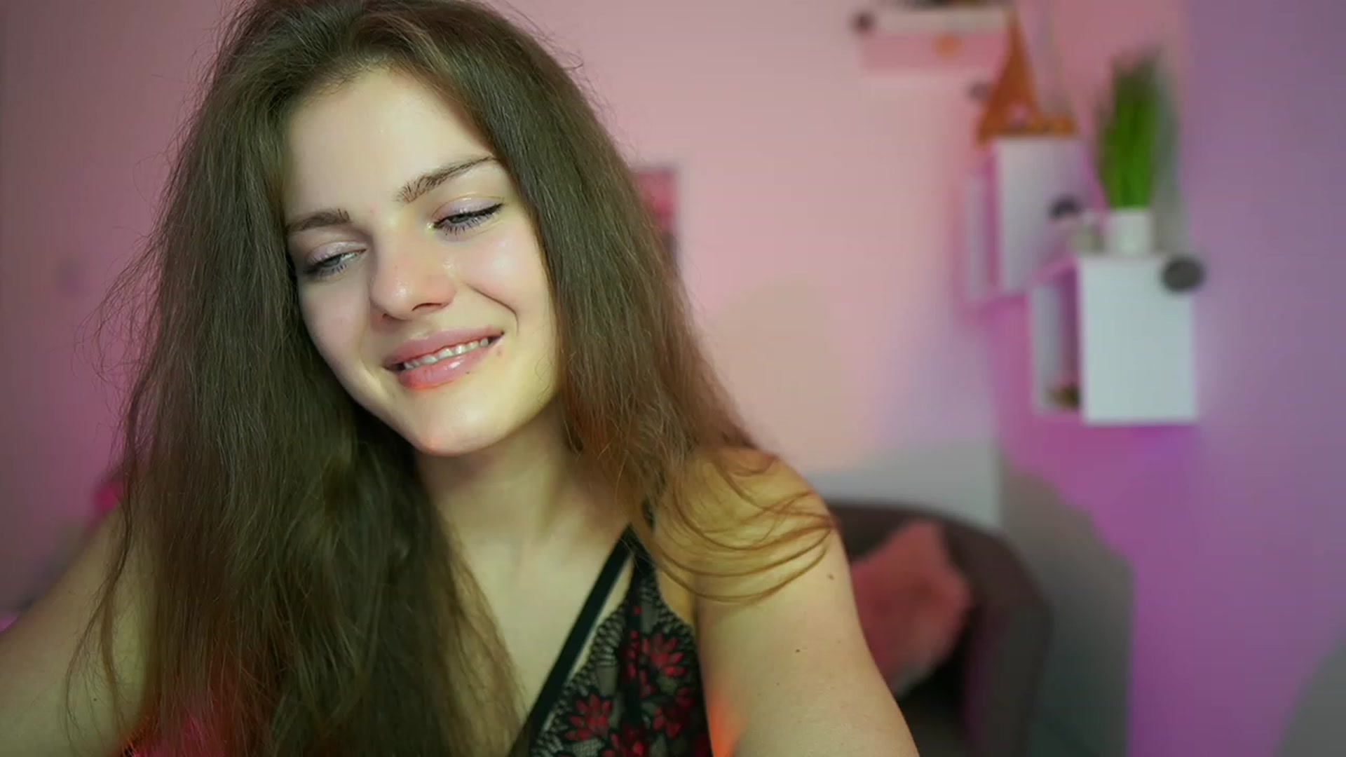 Gallery image thumbnail from Elly_Malkova_'s myfreecams stream on, 06/10/2023, 15:17 image 14 of 20