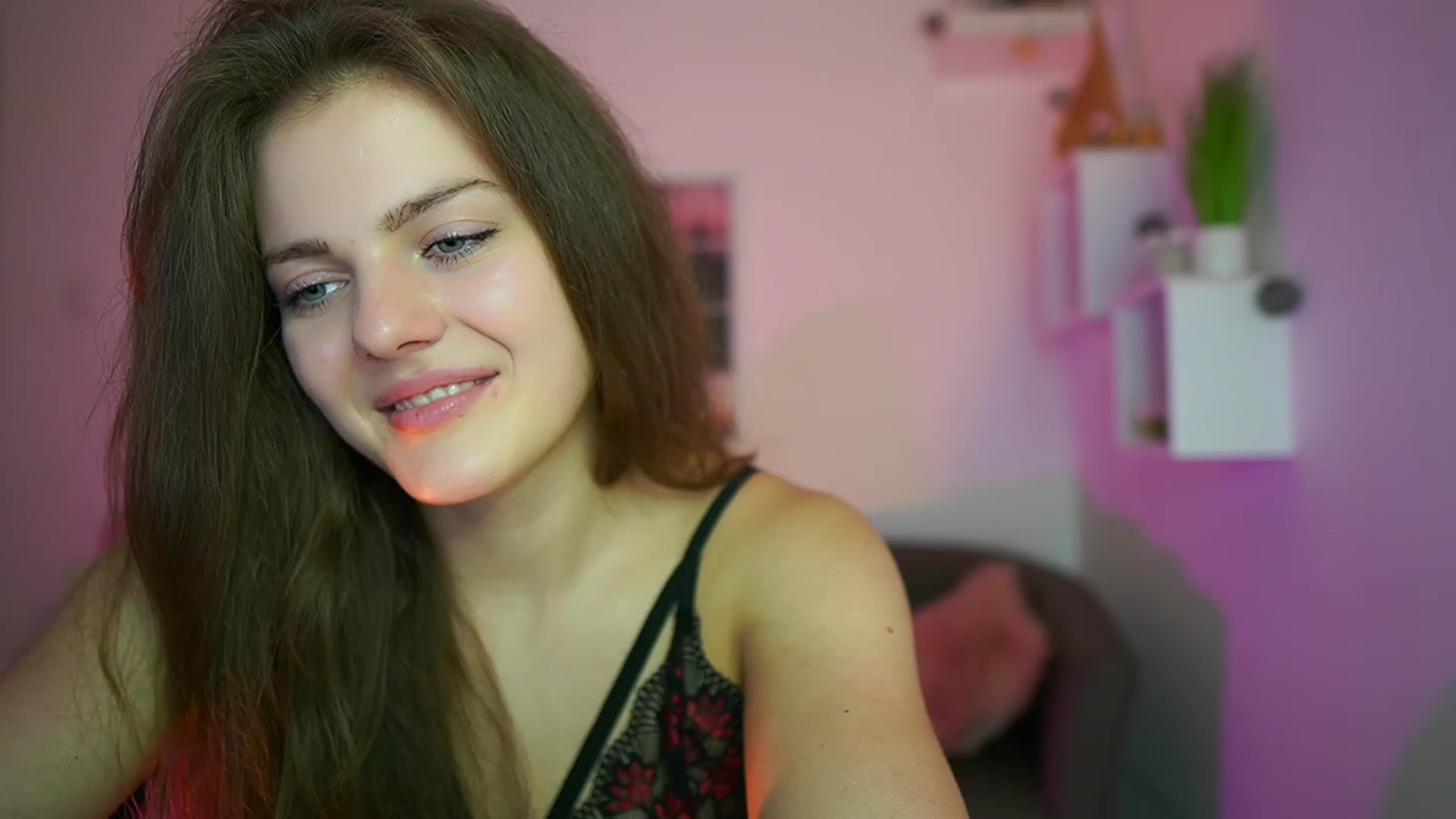 Gallery image thumbnail from Elly_Malkova_'s myfreecams stream on, 06/10/2023, 15:17 image 7 of 20
